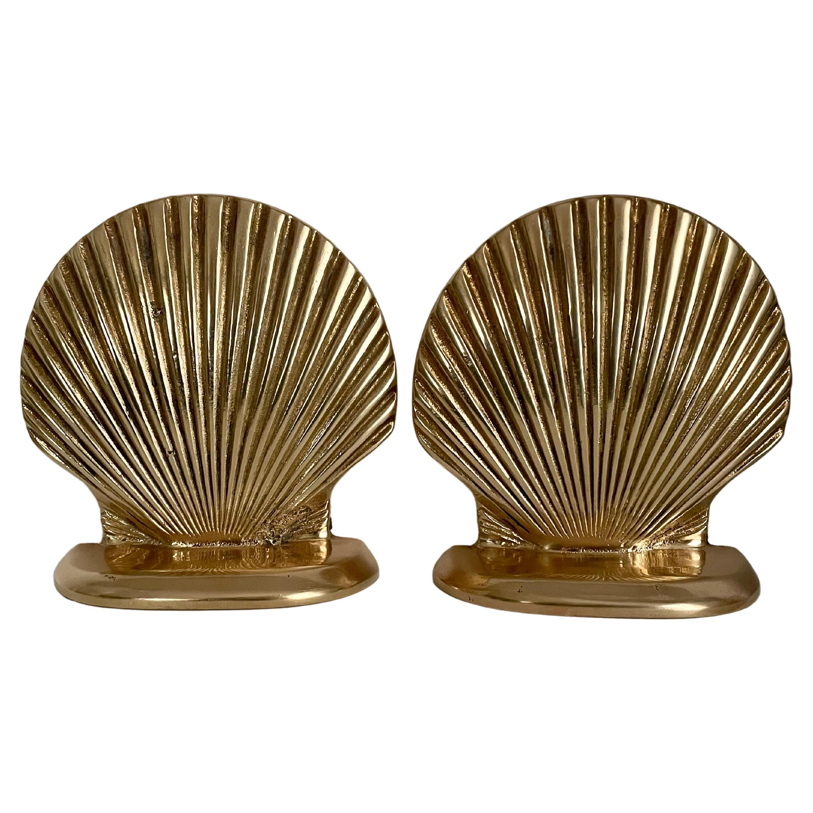 Vintage Brass Clam or Scallop Shell Seashell Bookends For Sale