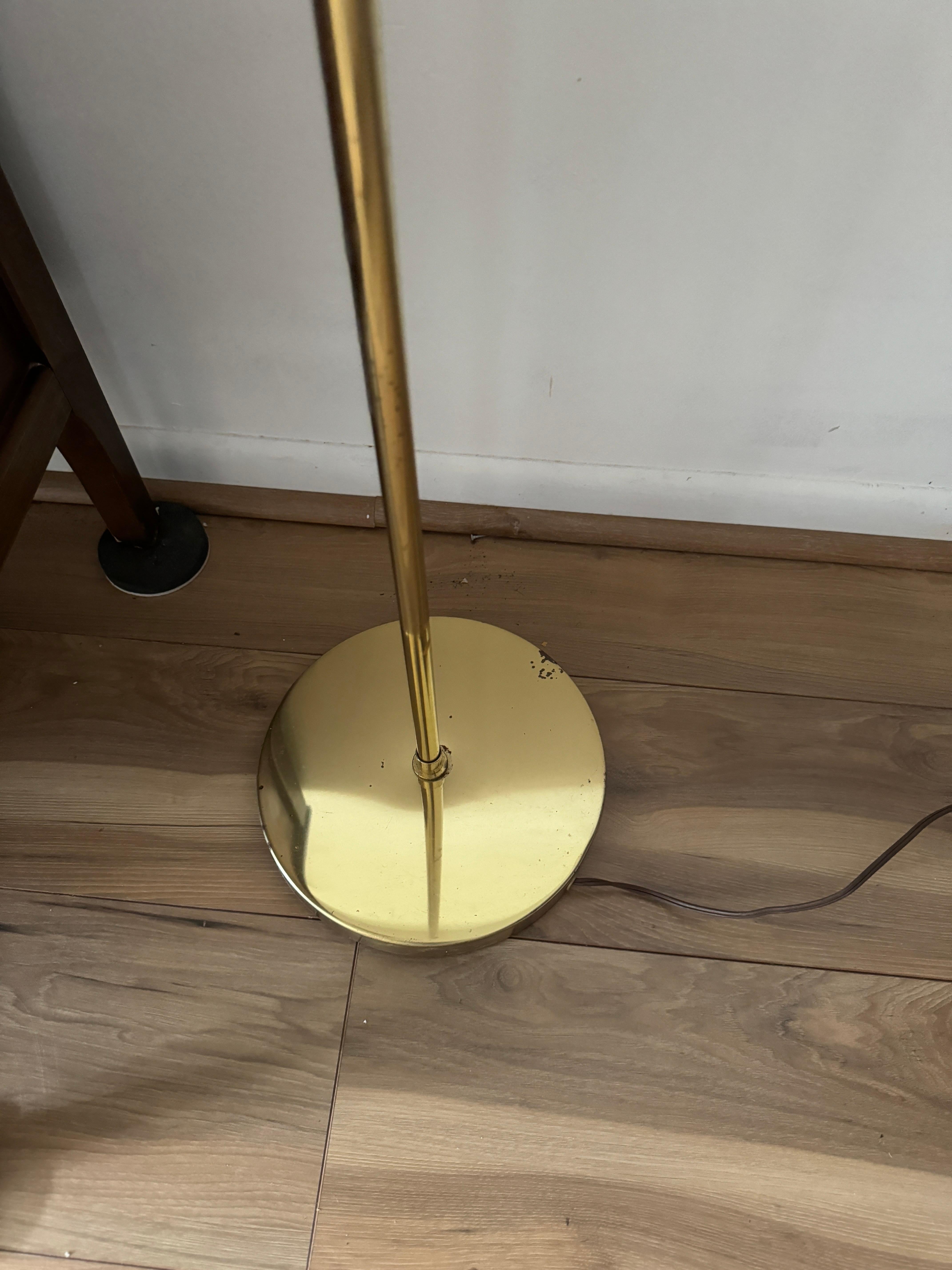 Mid-Century Modern Vintage Brass Clam Shaped Floor Reading Lamp For Sale