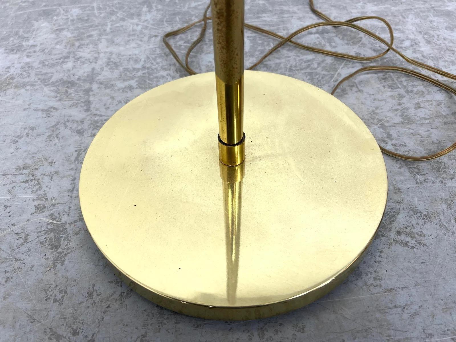 Vintage Brass Clam Shaped Floor Reading Lamp Estadounidense en venta