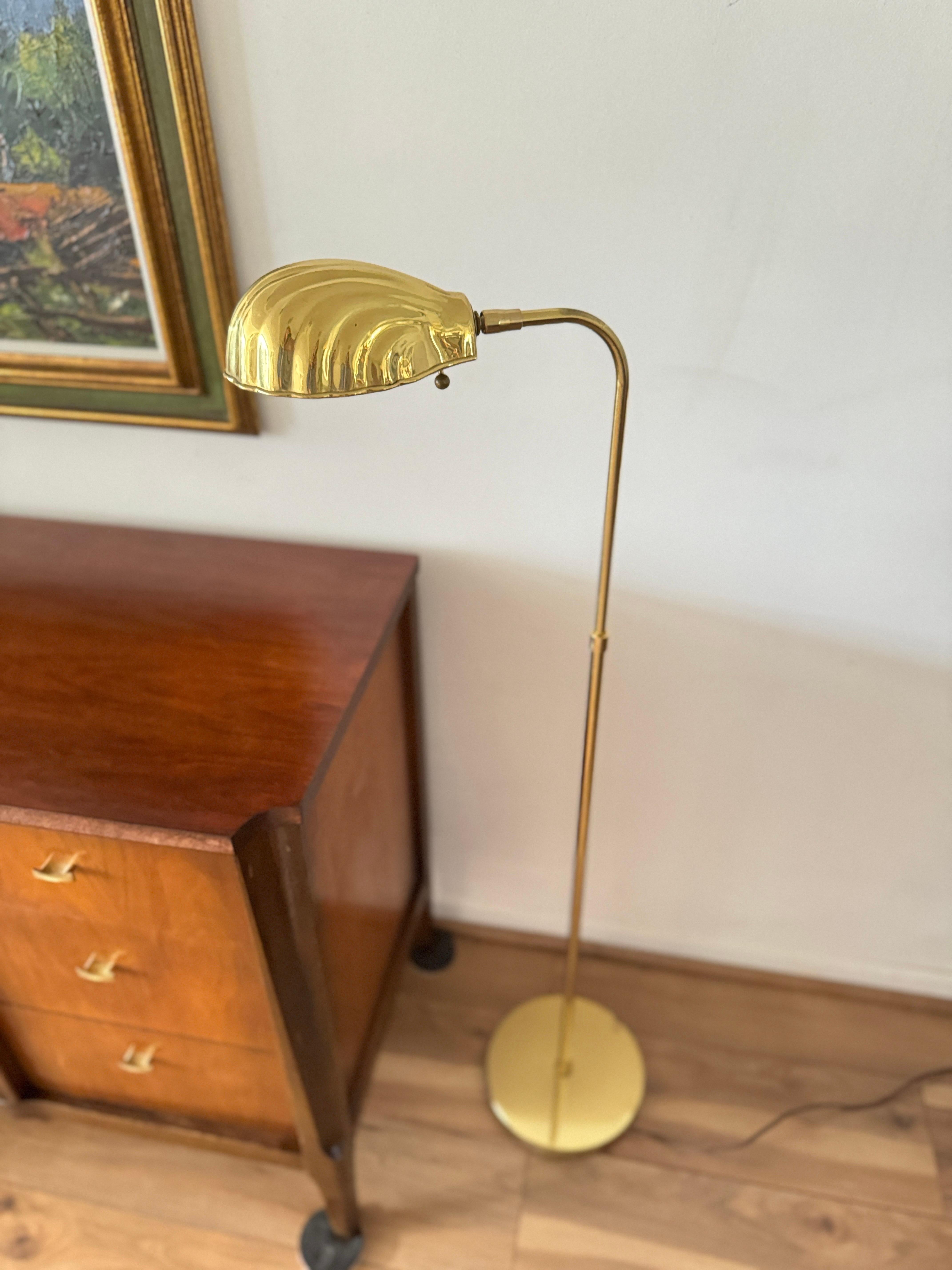 Late 20th Century Vintage Brass Clam Shaped Floor Reading Lamp For Sale