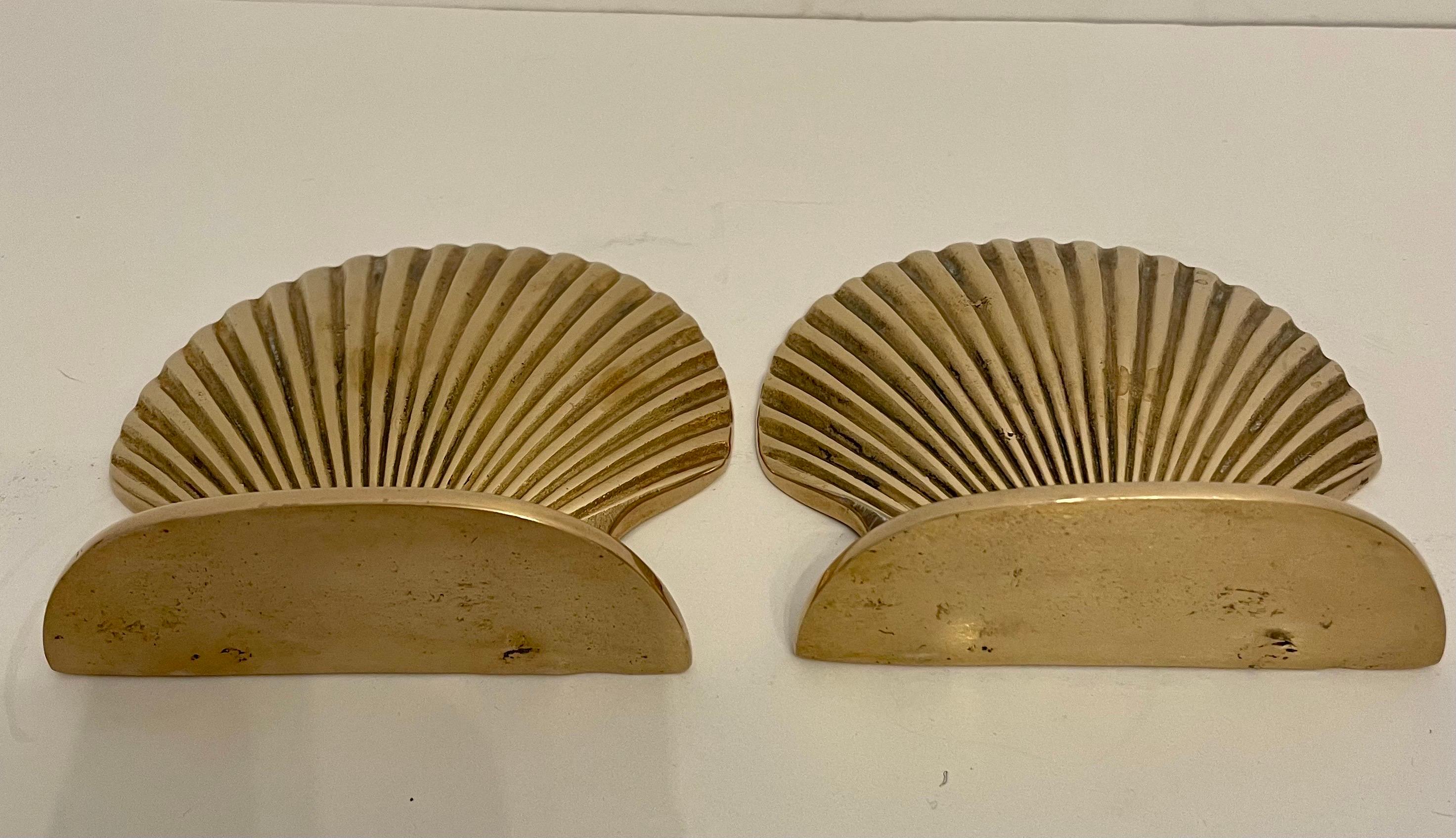Hollywood Regency Vintage Brass Clam Shell Seashell Bookends For Sale