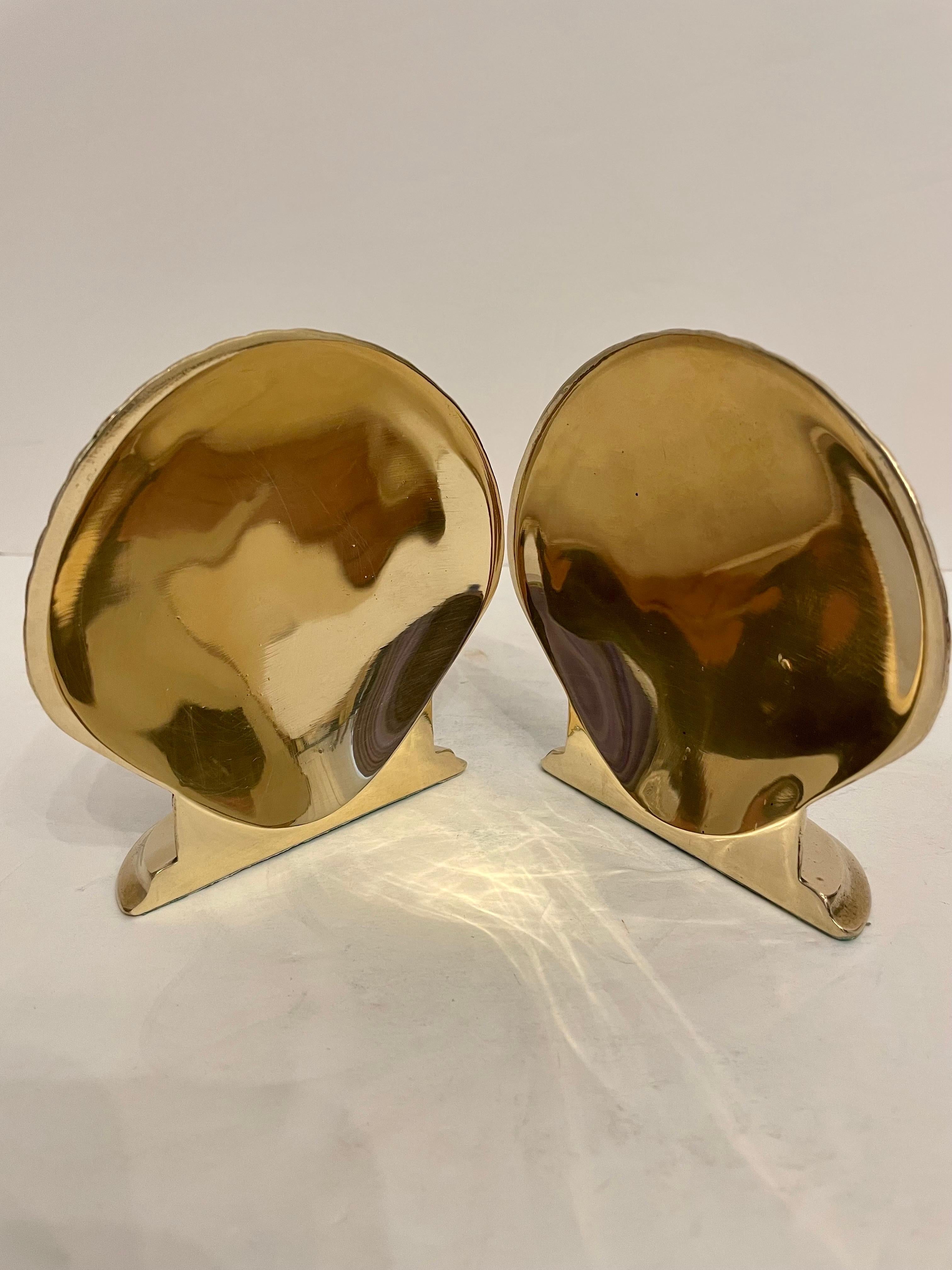 Hollywood Regency Vintage Brass Clam Shell Seashell Bookends For Sale