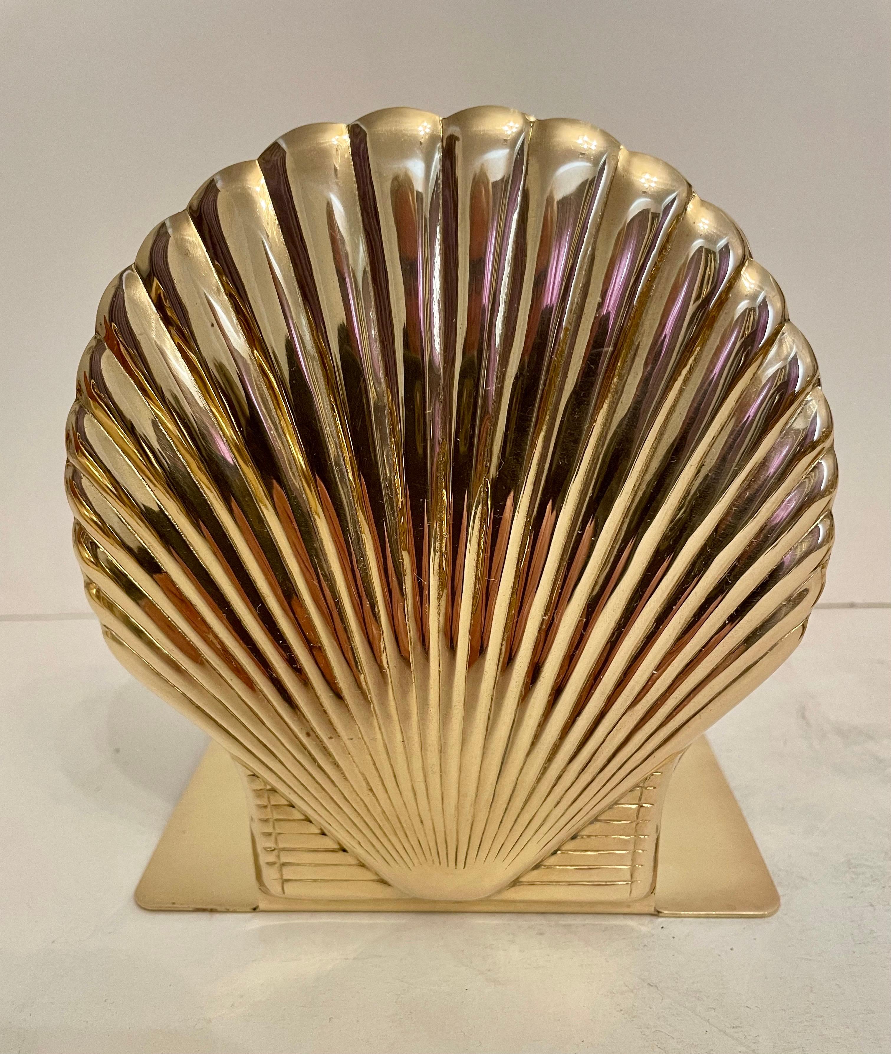 Vintage Brass Clam Shell Seashell Bookends In Good Condition In New York, NY