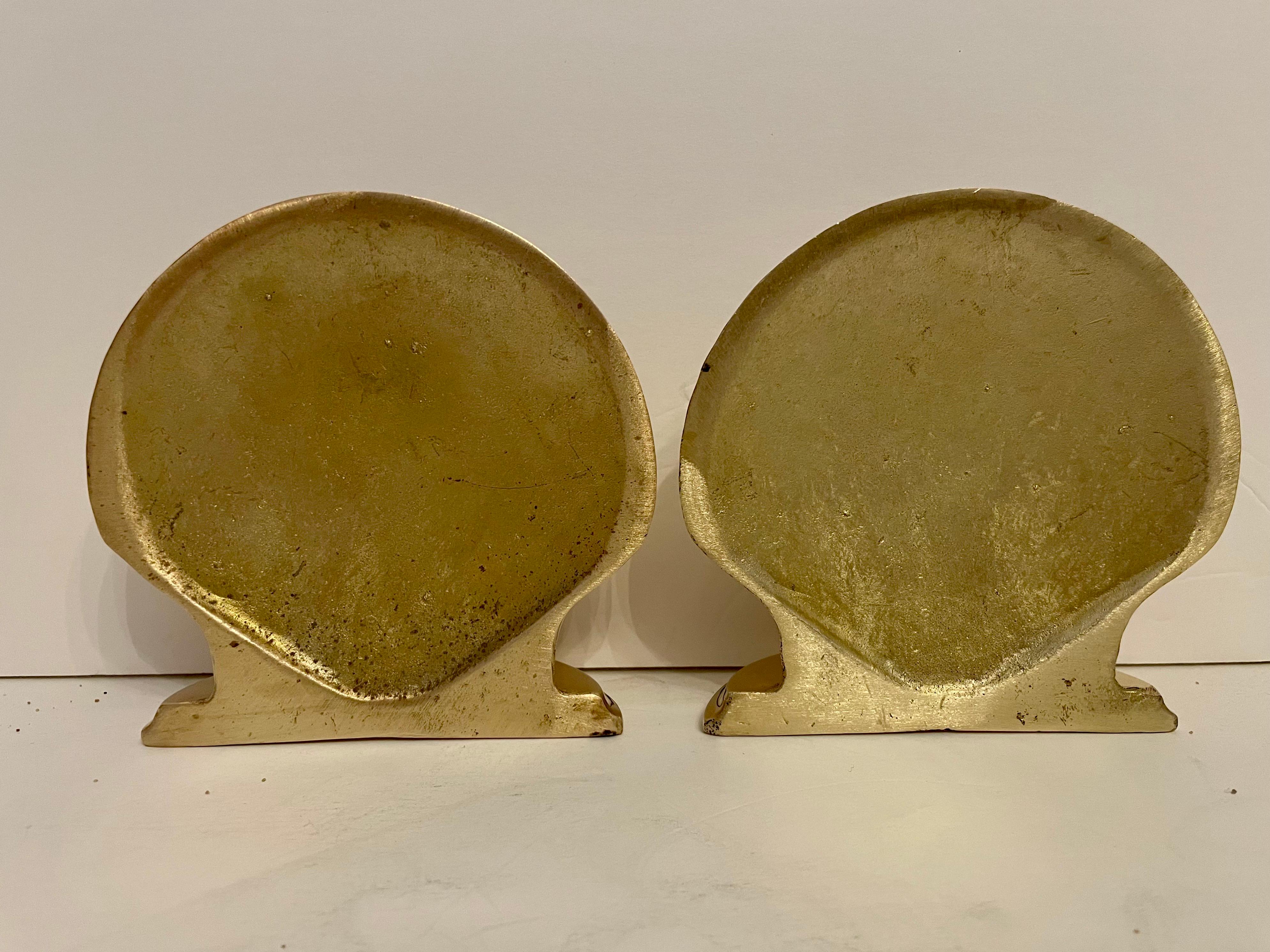 Vintage Brass Clam Shell Seashell Bookends In Good Condition In New York, NY