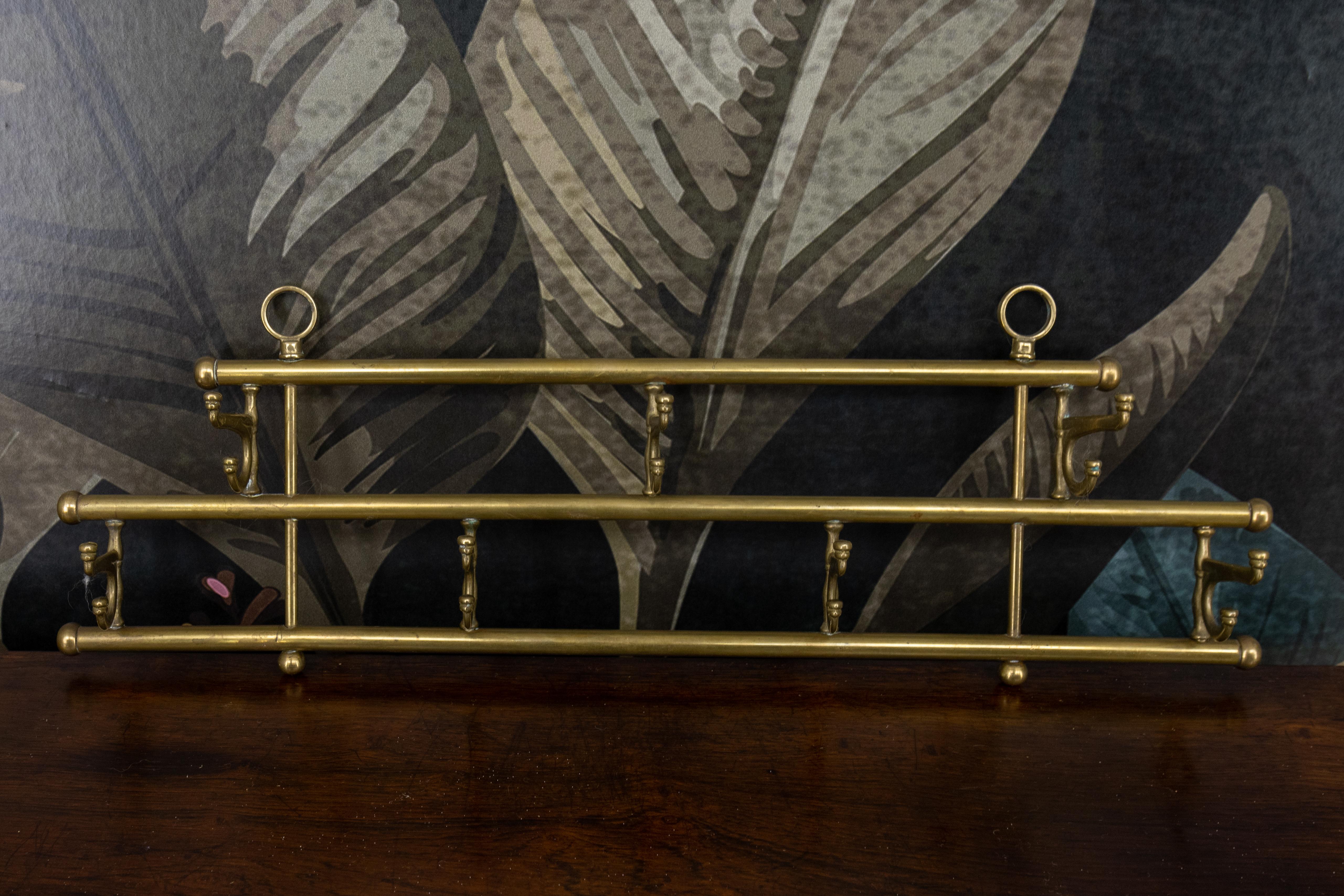 Mid-Century moderno Appendiabiti vintage in ottone con sette ganci girevoli, anni '60 in vendita