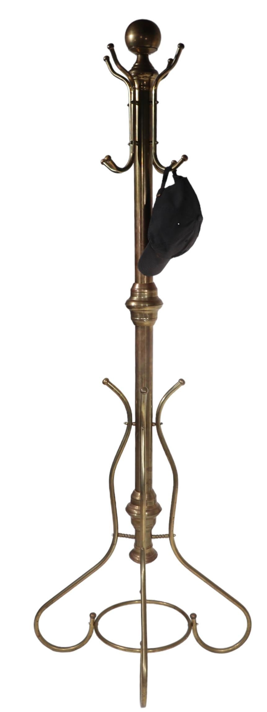 Stylish freestanding  brass coat rack, having four hooks at the top each with an upper peg for coats, and a lower one for scarves, sweaters  etc .
The stand is in very good, original, clean and ready to use condition, showing only light cosmetic