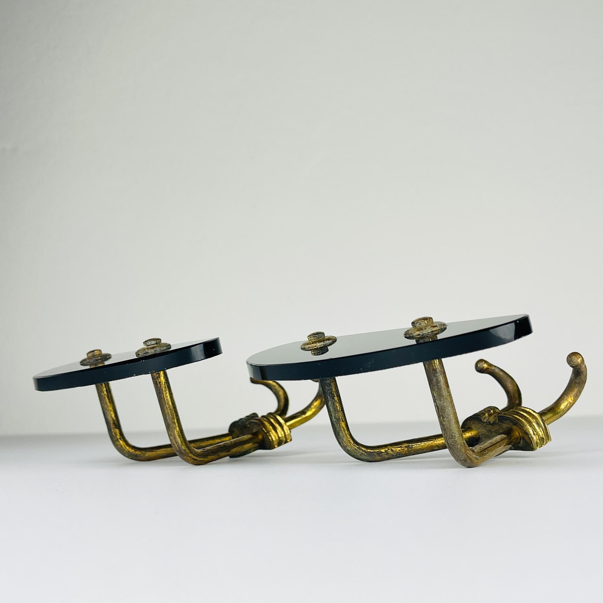 Gancio per cappotti in ottone vintage, Italia, anni '50, Set di 2 in vendita 1