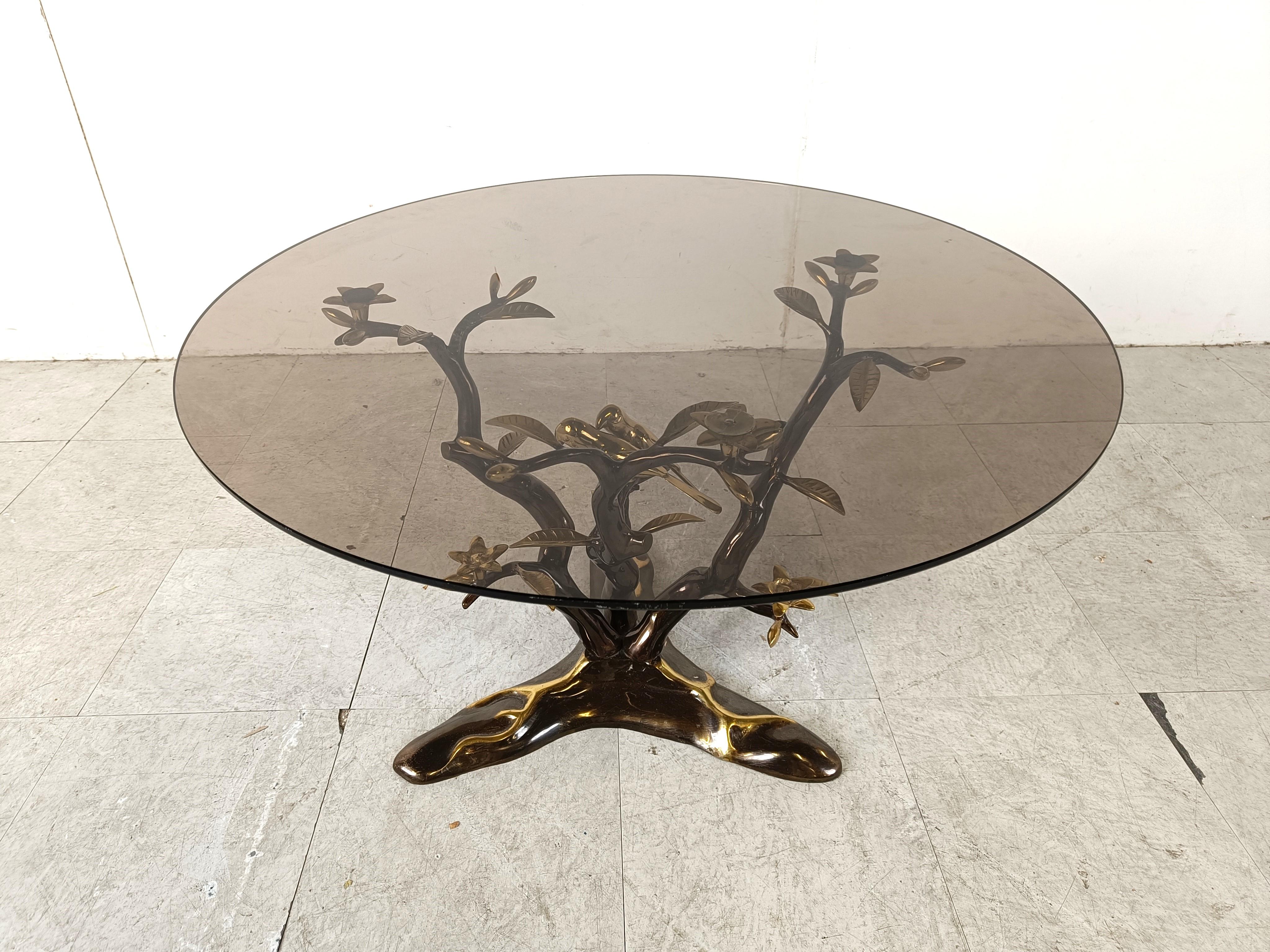 Brass sculptural tree shaped coffee table with a smoked round glass top.

Beautiful decorative coffee table.

Good condition

1970s - Belgium

Dimensions:
Height: 48cm/18.89