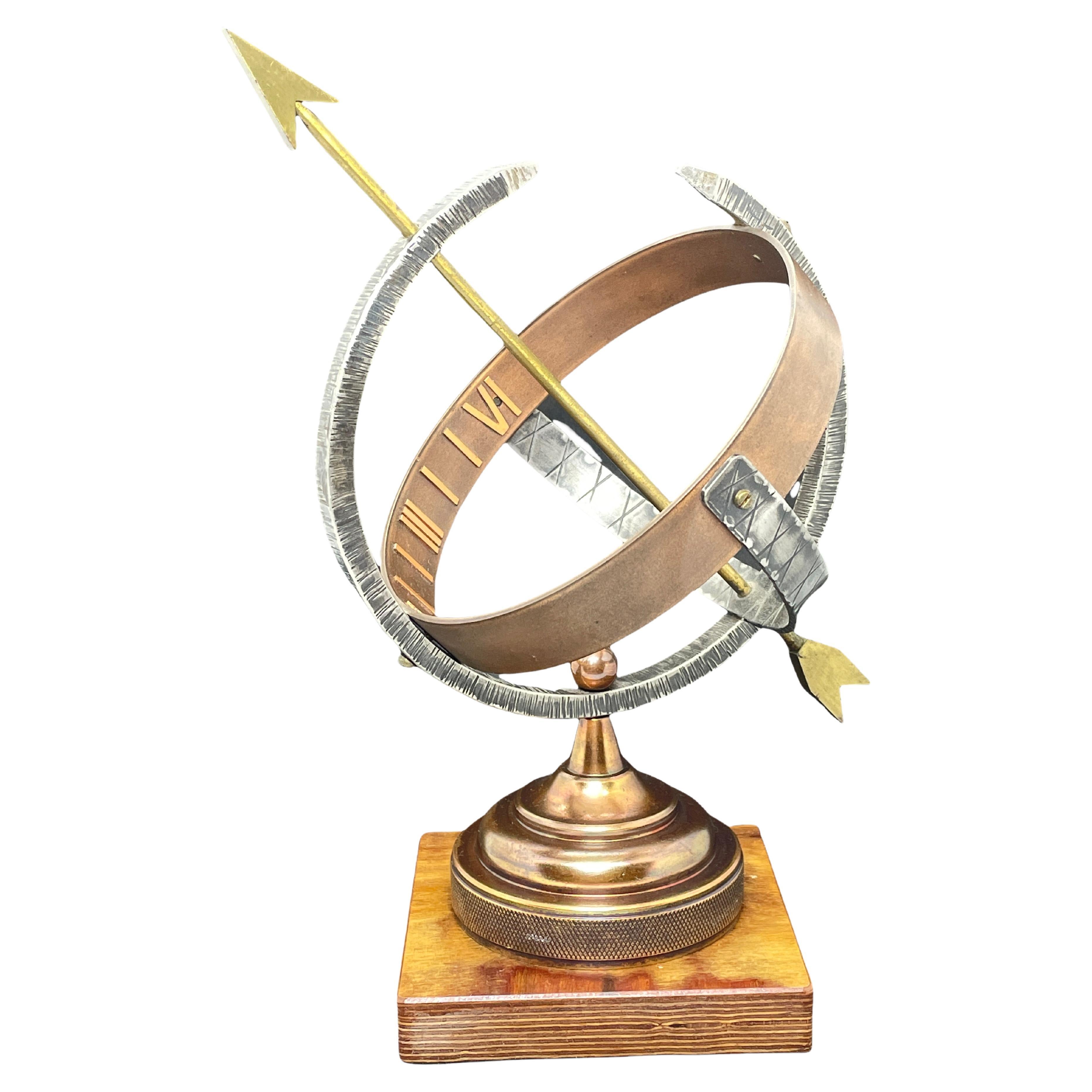 Sonnenuhr aus Messing und Kupfer, Armillary-Sonnenzifferblatt auf Holzsockel, Deutsch, 1960er Jahre im Angebot