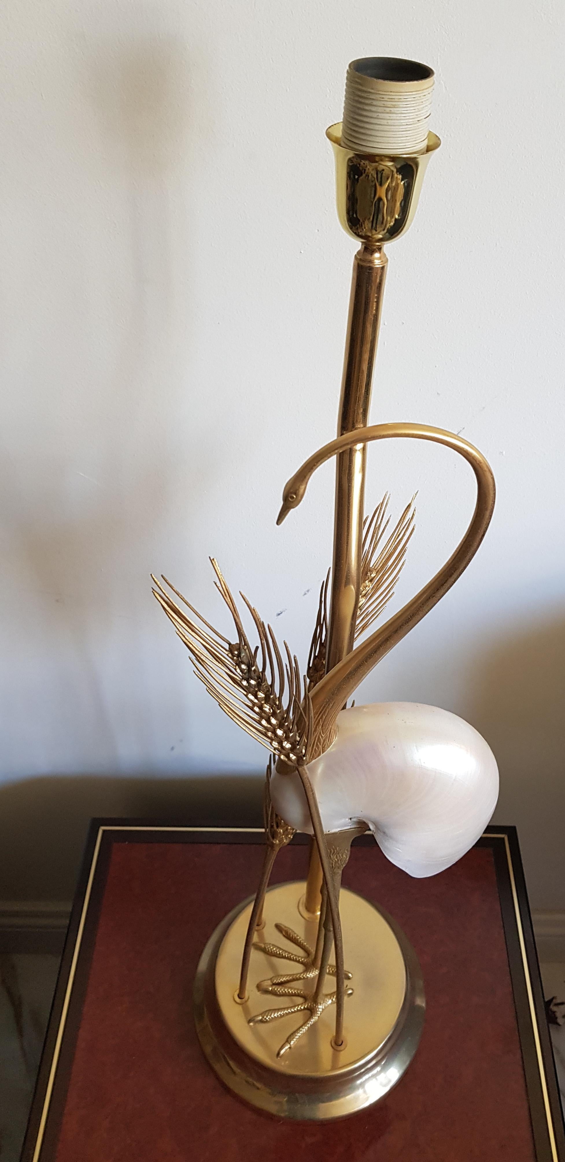 Hollywood Regency gilded brass crane lamp in the style of Antonio Pavia, 1970

Stunning luxury large gilded brass crane Nautilus table/floor lamp 1970s 
This lamp are extremely beautiful to see, the body of the flamingo is a 'Nautilus shell, with