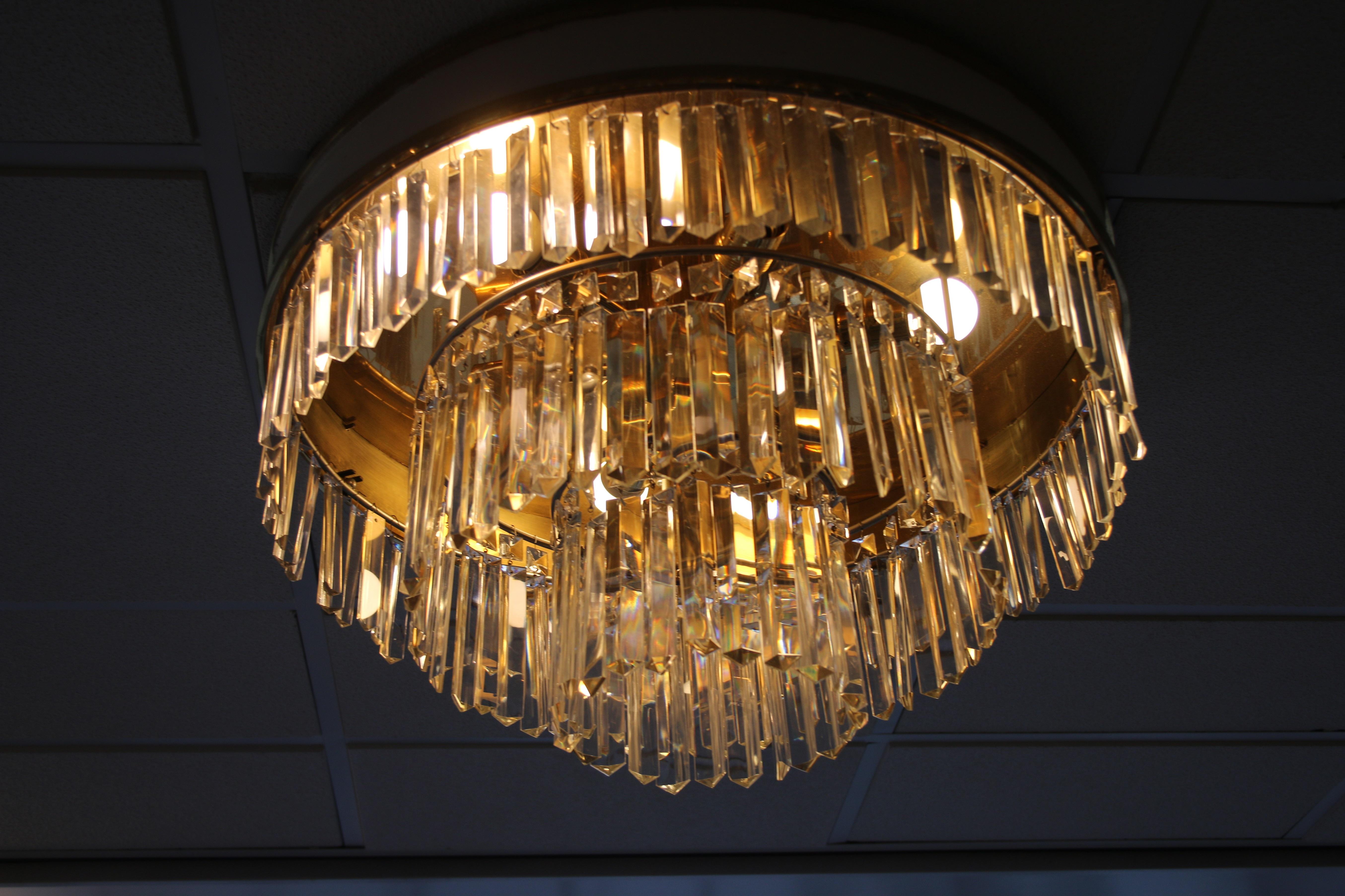 These 2 ceiling lights or Chandeliers are specially made for the owner of the house,
she saw this Model lamp hanging in the National Theater in Düsseldorf.

She was so impressed with this lamp model,
The Original model is:

7 meters high and