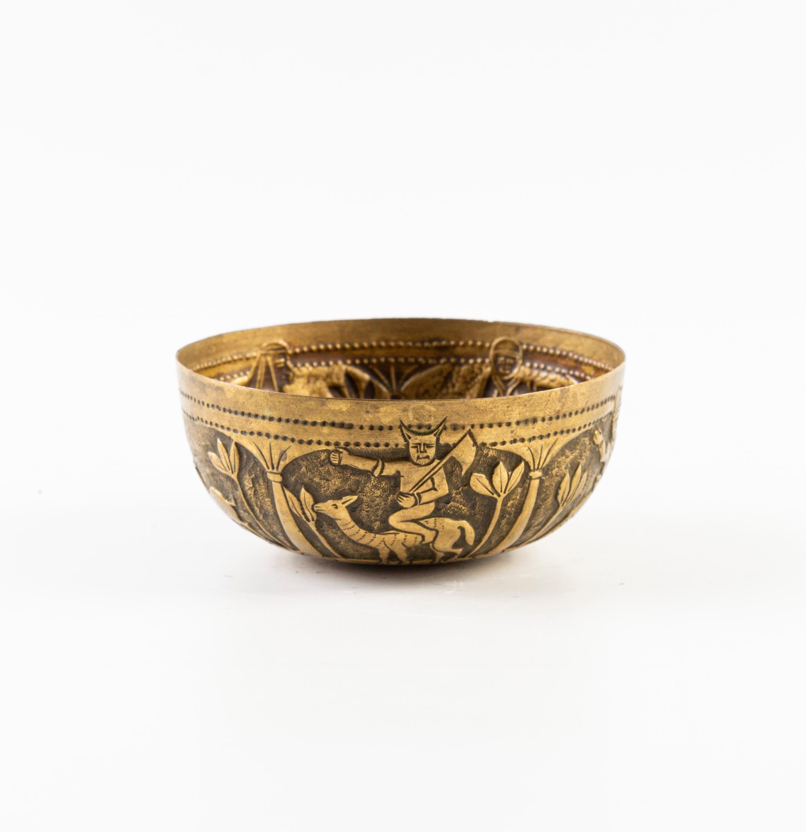 Coppa d'ottone vintage, Asia sudorientale, inizio XX secolo in vendita 2