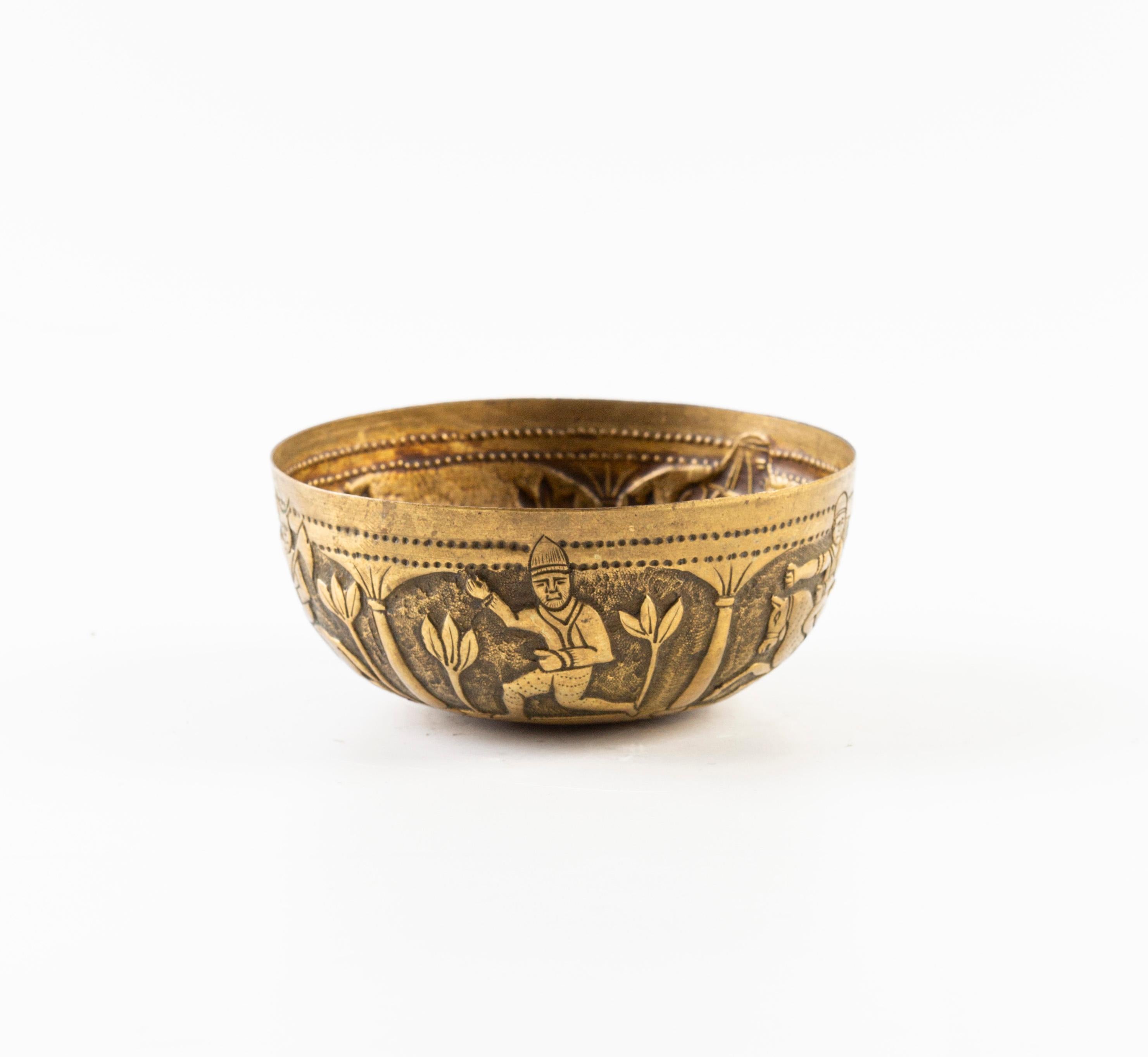 Coppa d'ottone vintage, Asia sudorientale, inizio XX secolo in vendita 3