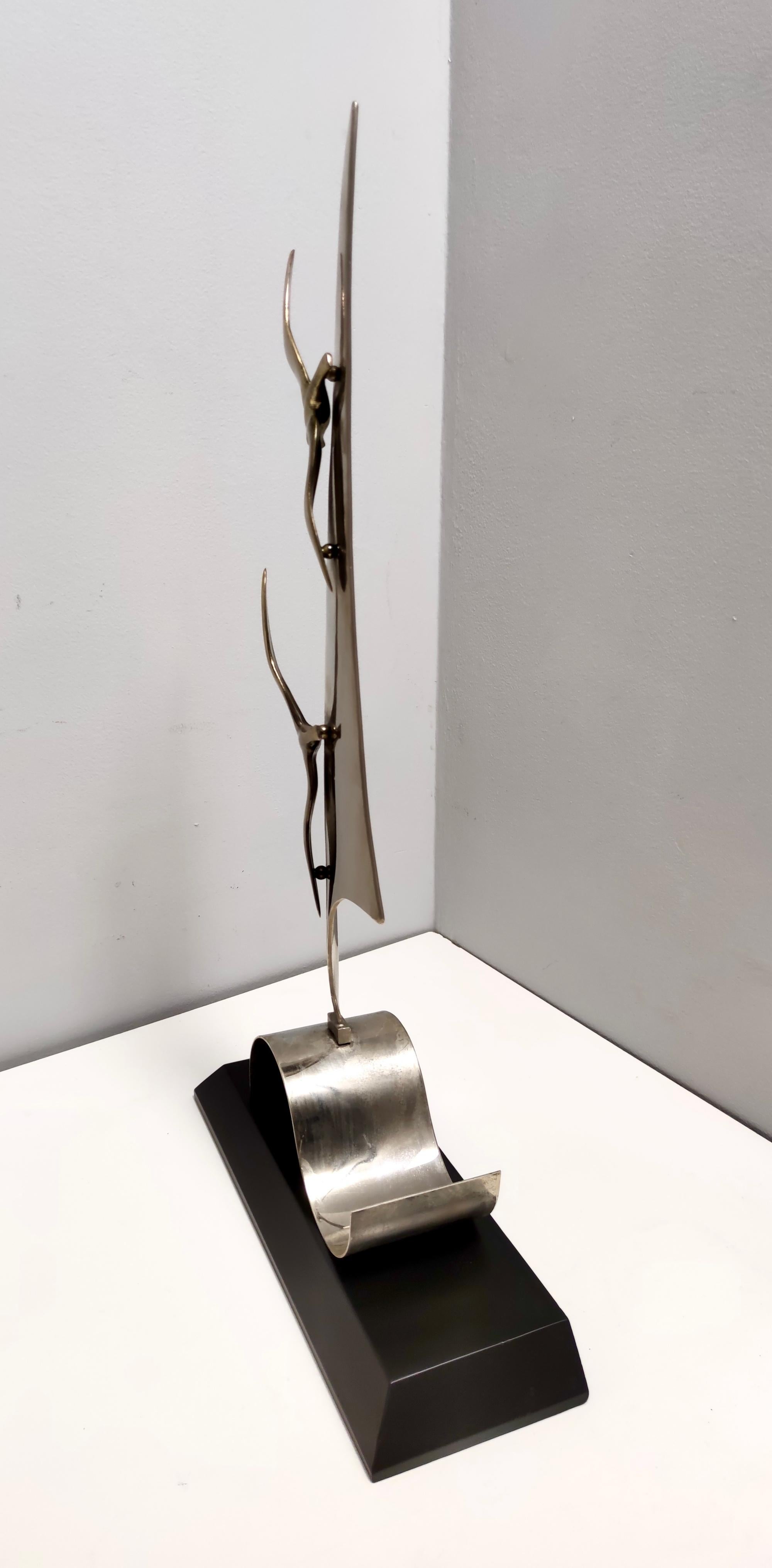 Oggetto d'ottone d'epoca raffigurante una barca a vela nello stile di Hagenauer In condizioni ottime in vendita a Bresso, Lombardy