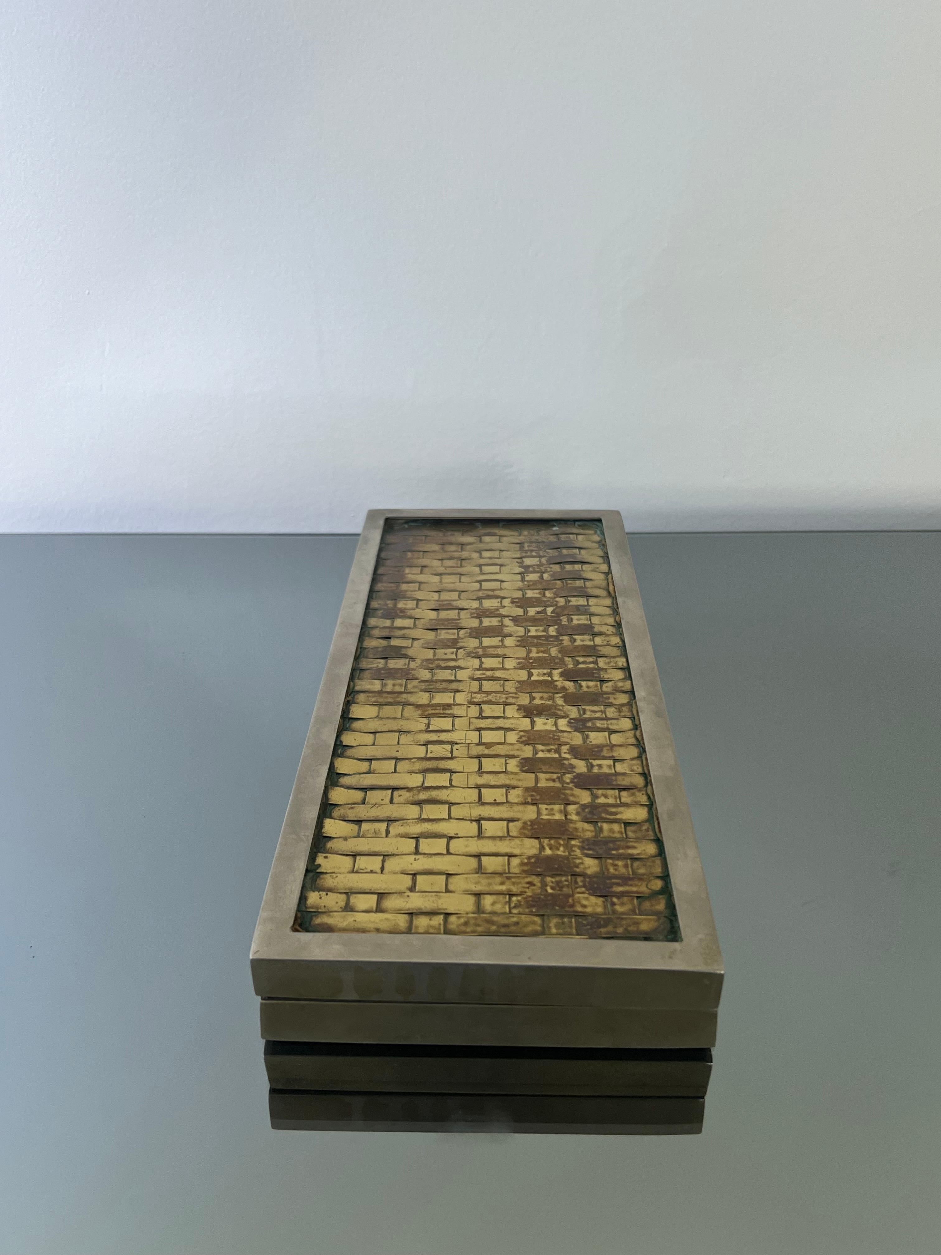 Schreibtischschachtel aus Messing, feines dekoratives Etui, Messing (Mitte des 20. Jahrhunderts) im Angebot