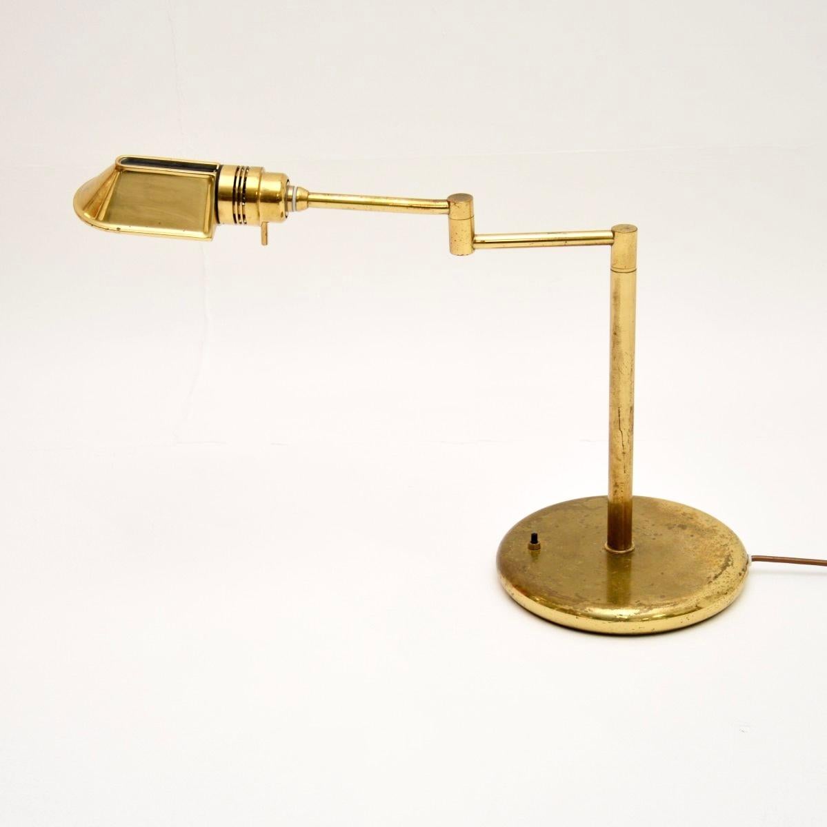 Mid-Century Modern Lampe de bureau vintage en laiton en vente