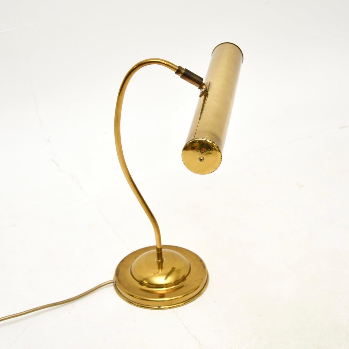 Lámpara de escritorio de latón vintage Británico en venta