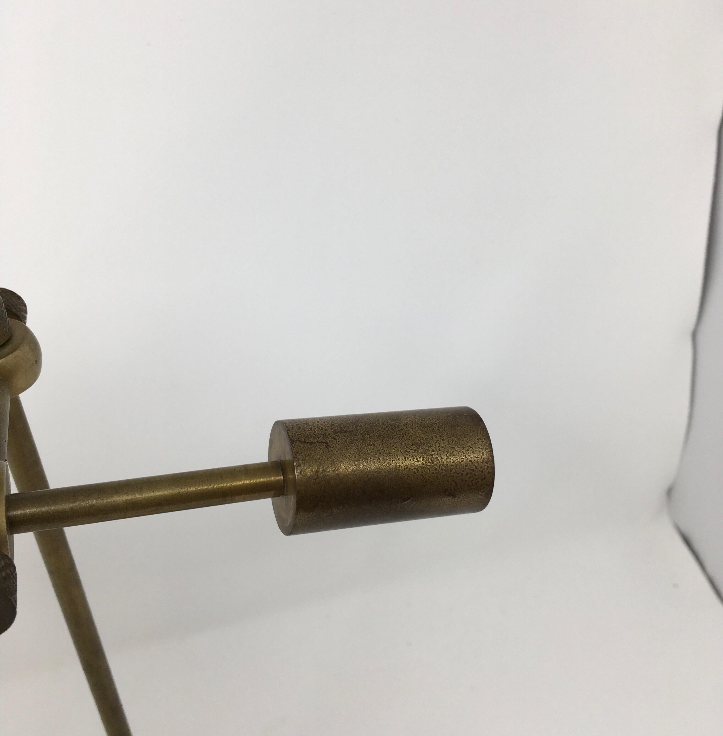 Vintage Brass Desktop Adjustable Magnifying Glass In Good Condition In Houston, TX