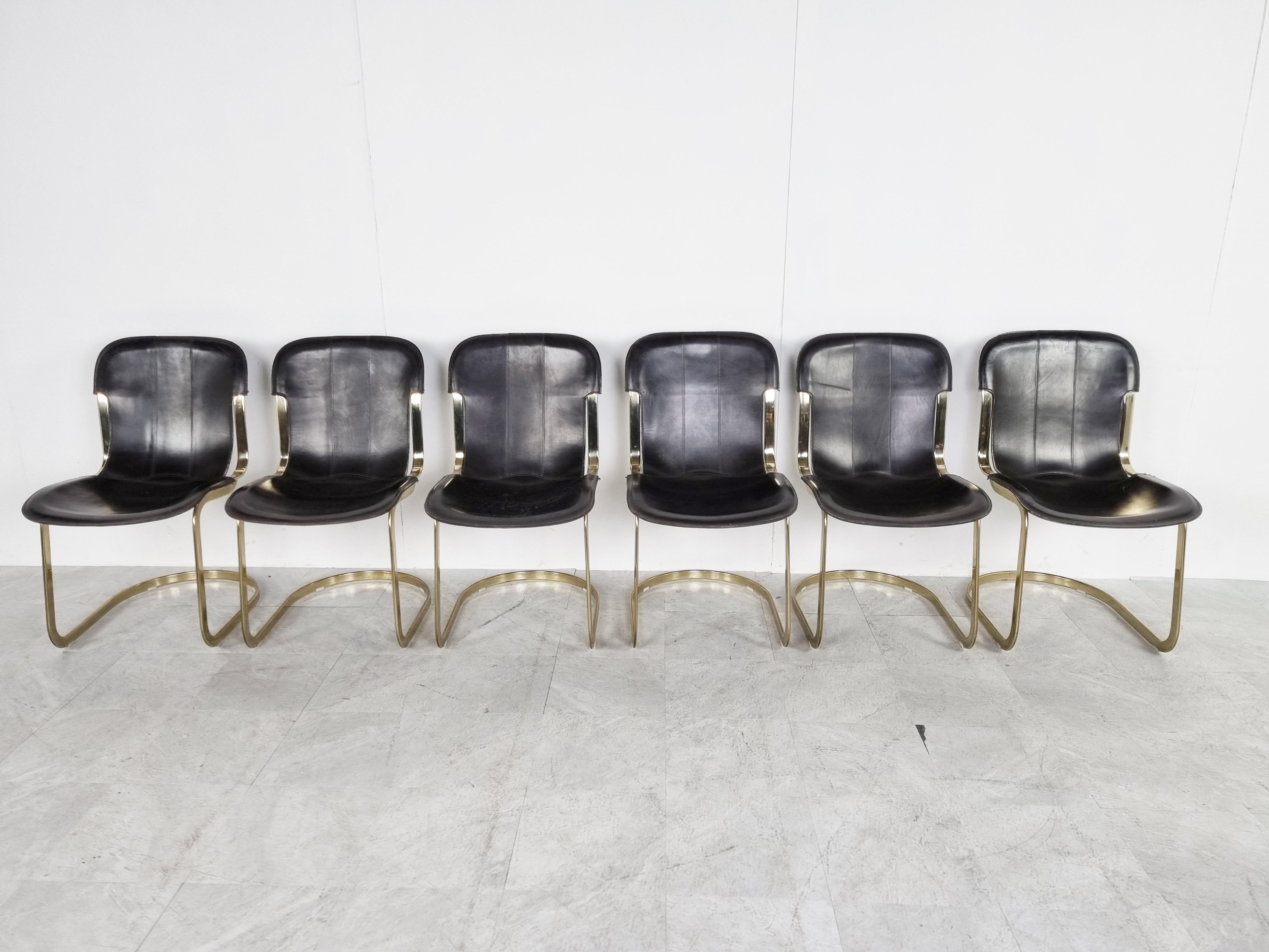 Set of 6 dining chairs designed by Willy Rizzo for Cidue (model C2).

The chairs have a beautifully shaped brass frame and come with the original dark brown leather seats.

Rare to find them with brass frames.

Good vintage condition with age