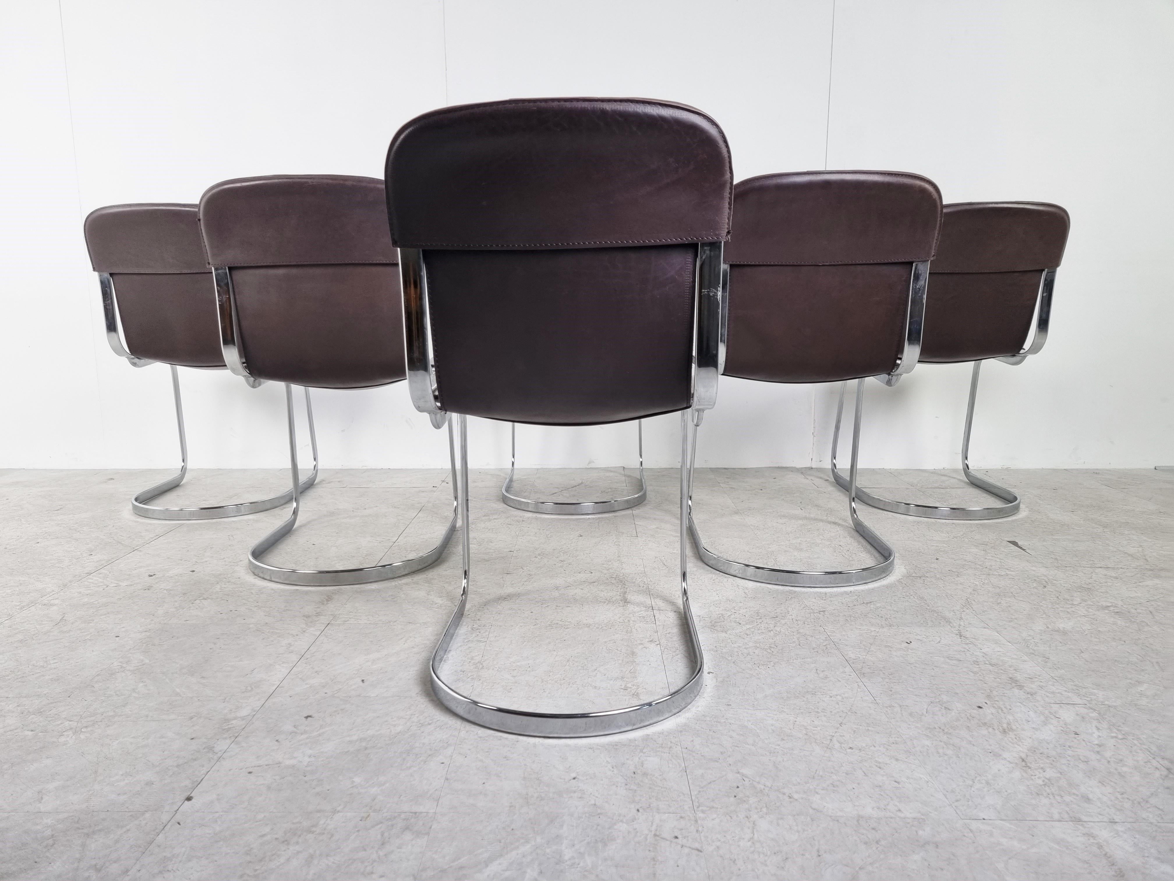 Set of 6 dining chairs designed by Willy Rizzo for Cidue.

The chairs have a beautifully shaped chrome frame and come with the original dark brown leather seats.

Good condition.

The chairs still look up to date in modern day interiors and