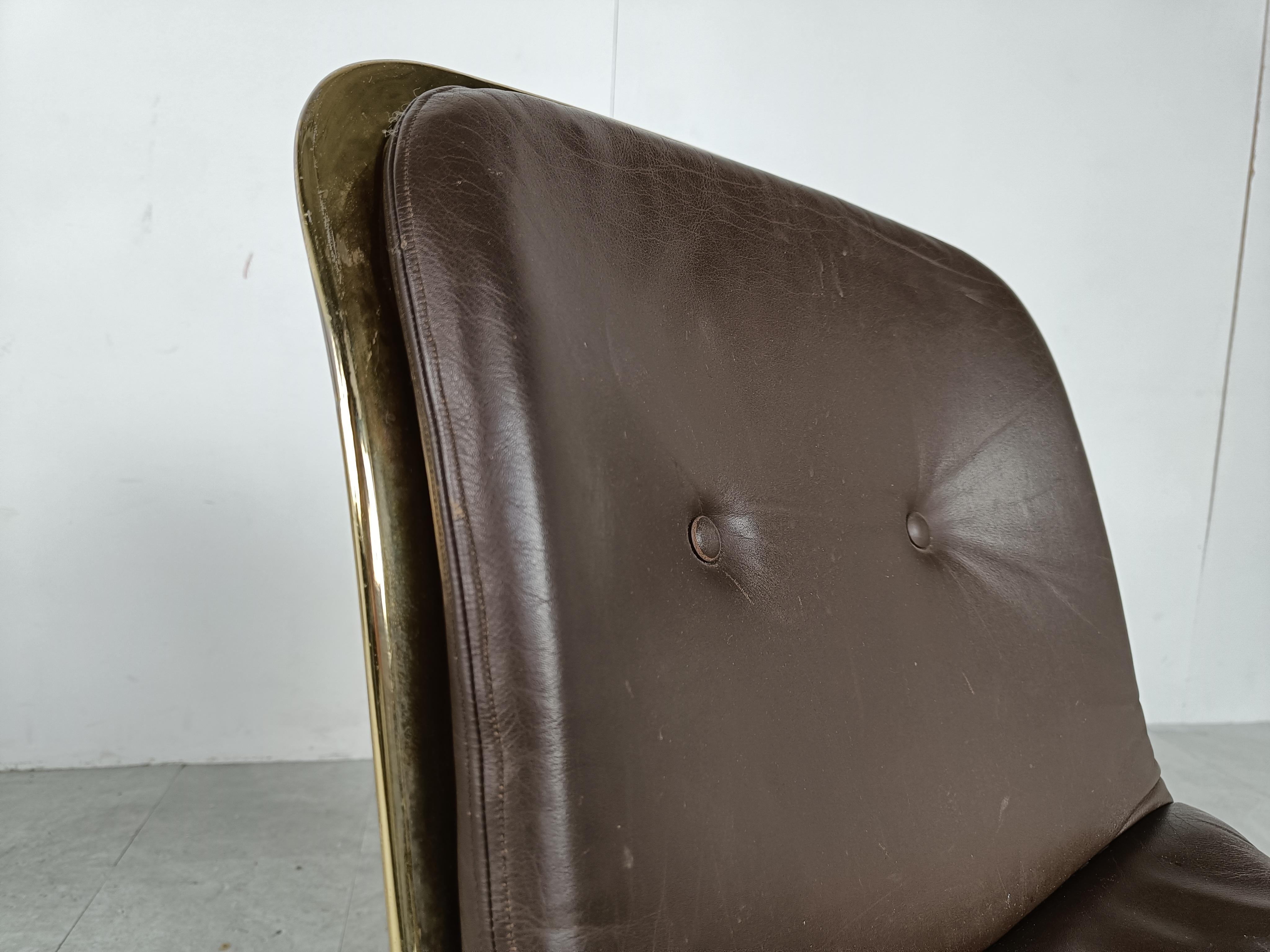 Set of 6 dining chairs designed by Willy Rizzo for Cidue

The chairs have a beautifully shaped brass frame and come with the original dark brown leather seats.

Rare to find them with brass frames.

Good vintage condition with age related