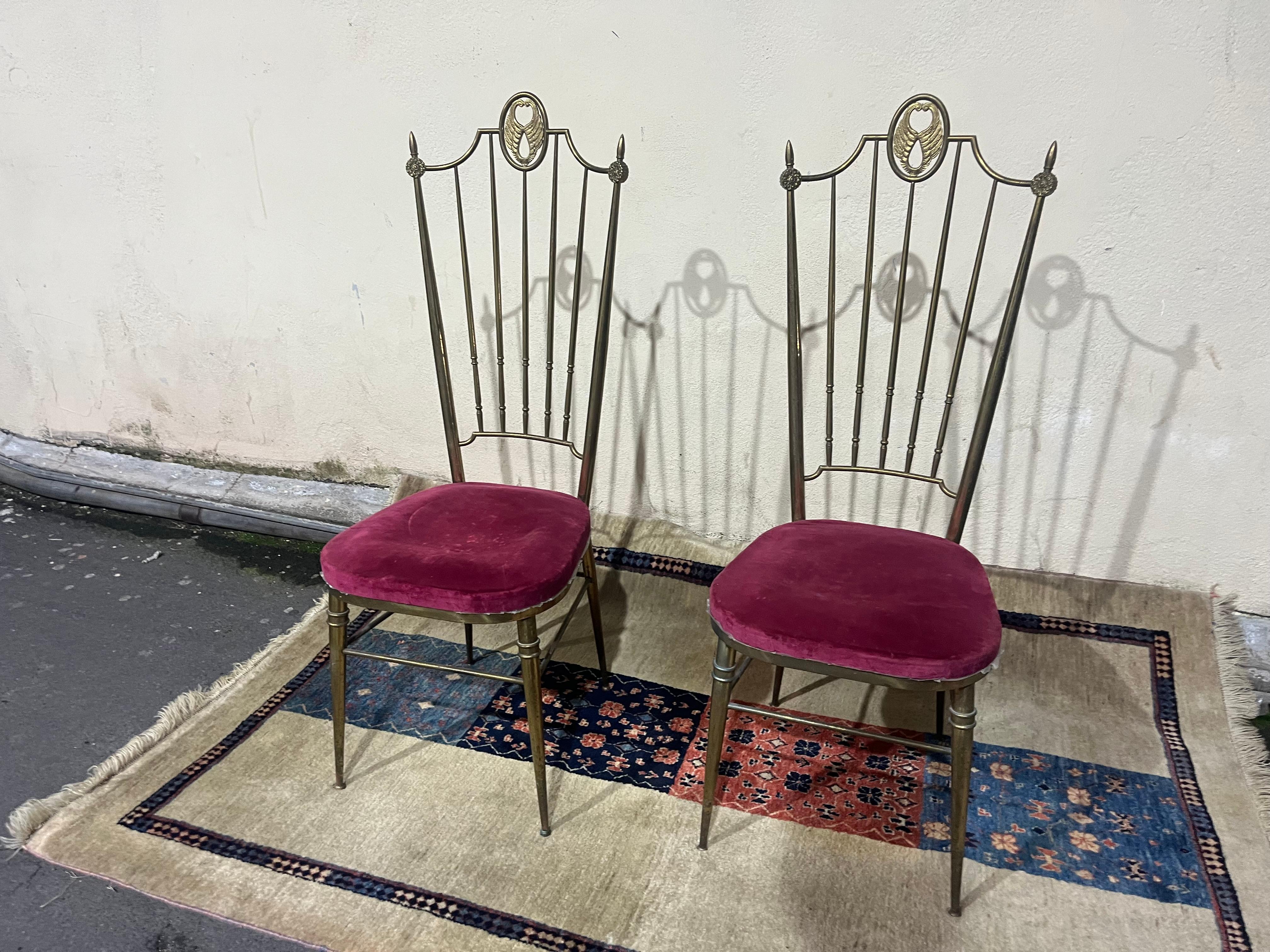 Sillas de comedor vintage Chiavari en latón Italia, años 50 por Gaetano Descalzi. Producto en buen estado con pequeños desgastes causados por la edad y el uso. Gaetano Descalzi fue un arquitecto italiano de gran importancia, conocido sobre todo por