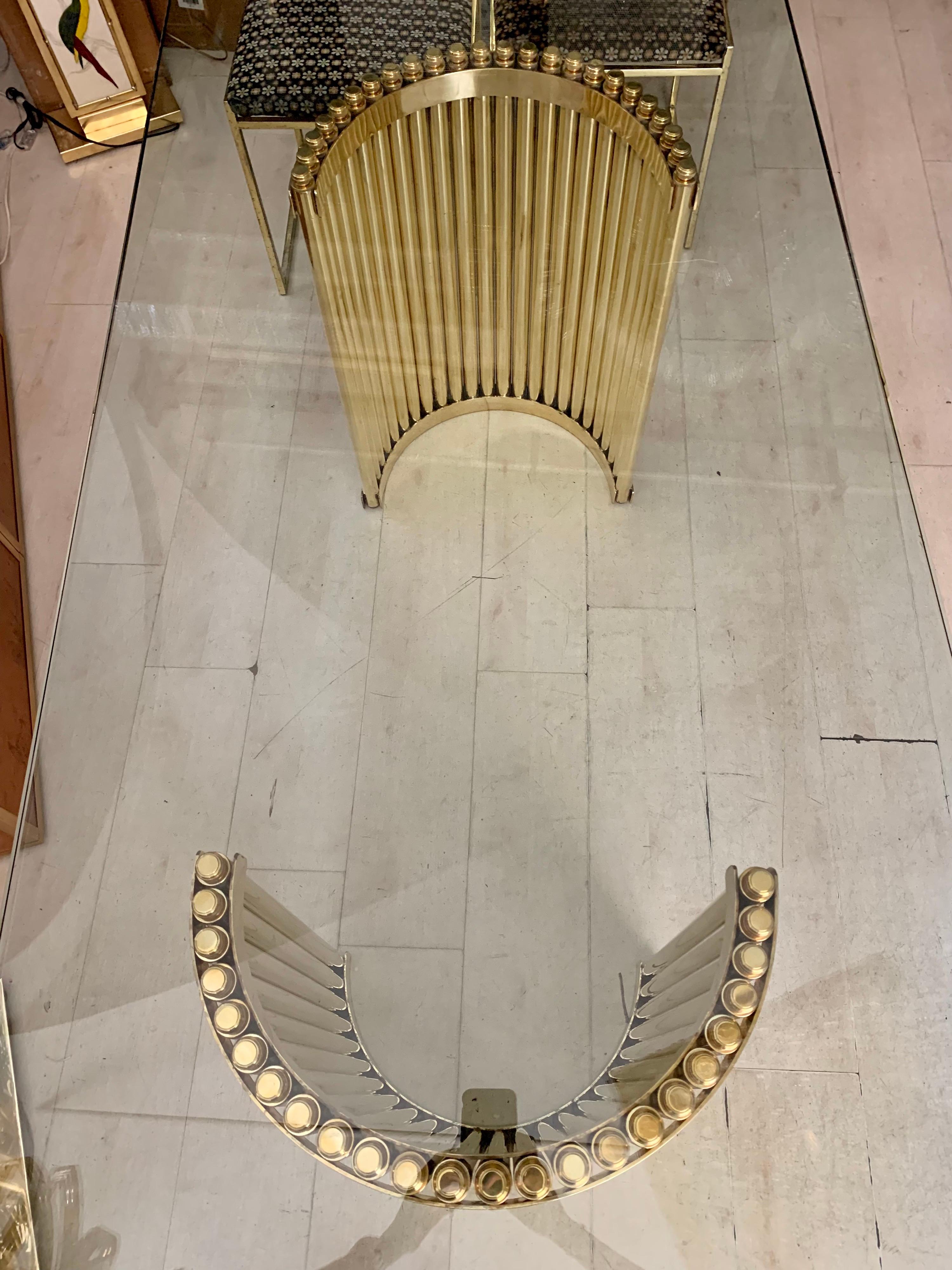 Tavolo da pranzo in ottone vintage con piano in cristallo, anni '80 in vendita 4