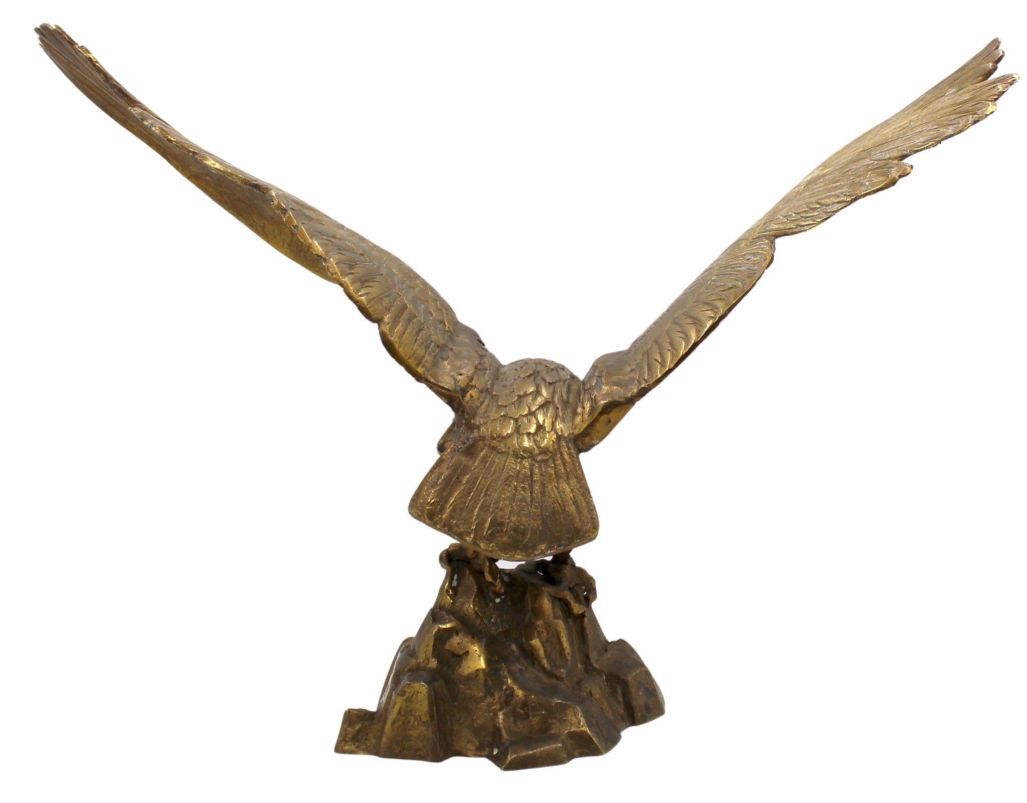 Vintage- Adler auf Felsen aus Messing, ca. 1960er Jahre im Zustand „Gut“ im Angebot in Colorado Springs, CO