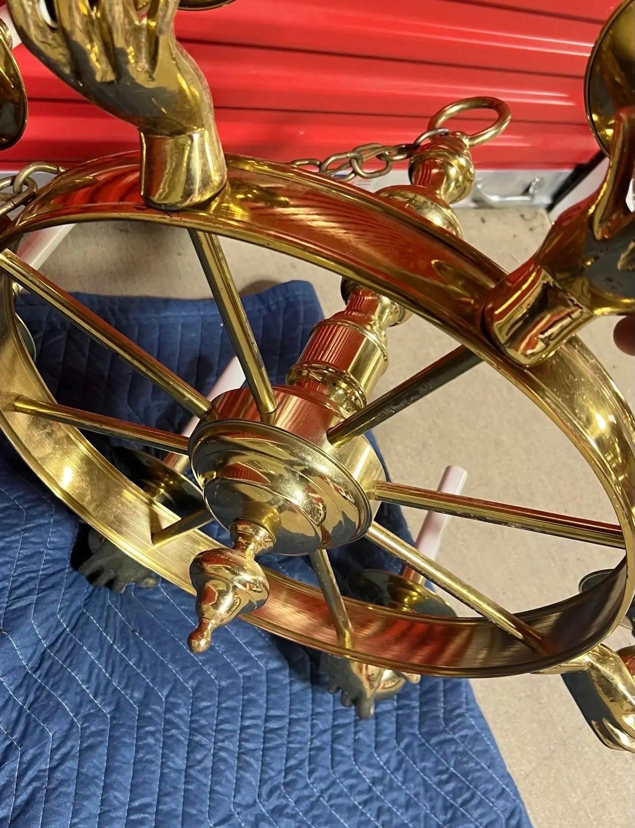Mid-Century Modern Lustre à main à huit lumières en laiton vintage