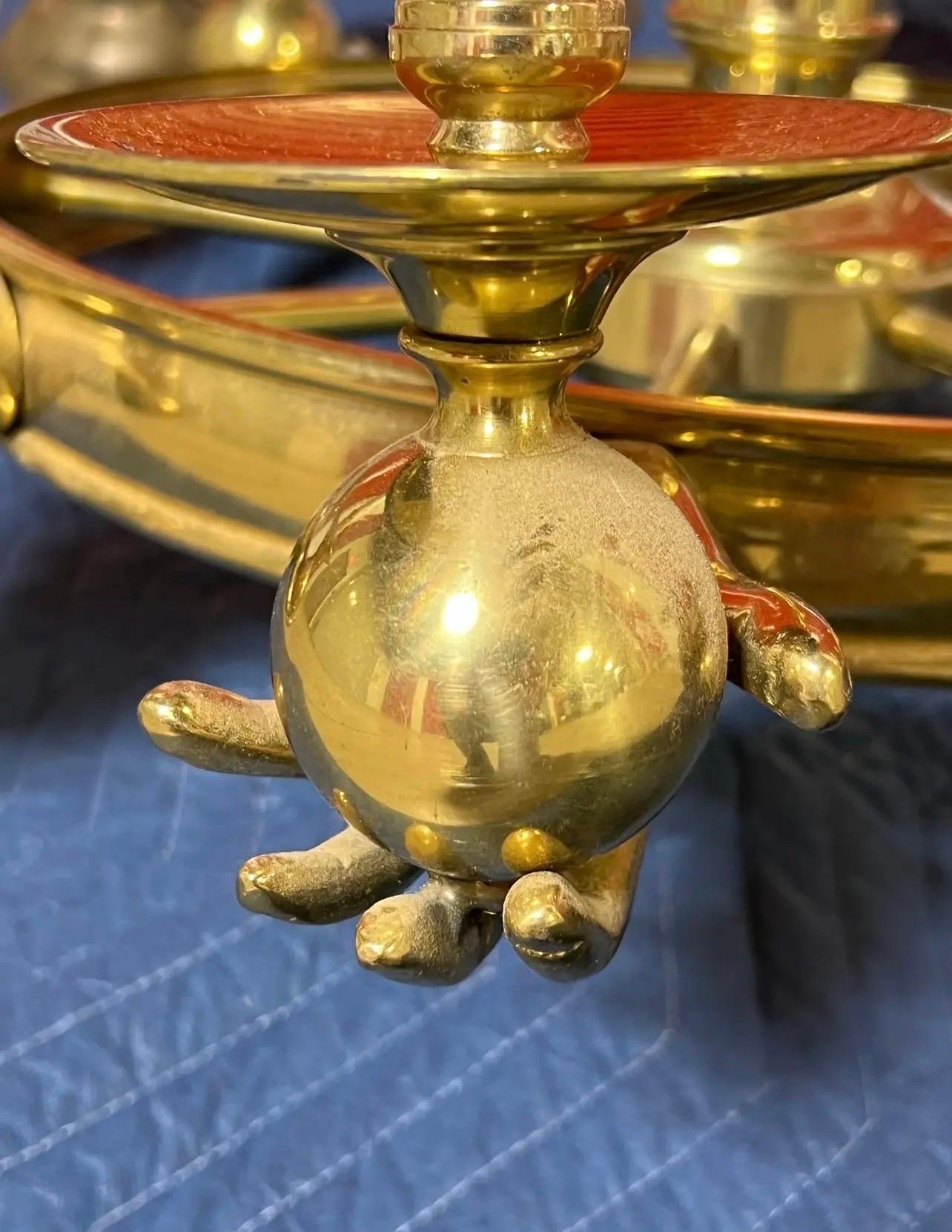Laiton Lustre à main à huit lumières en laiton vintage