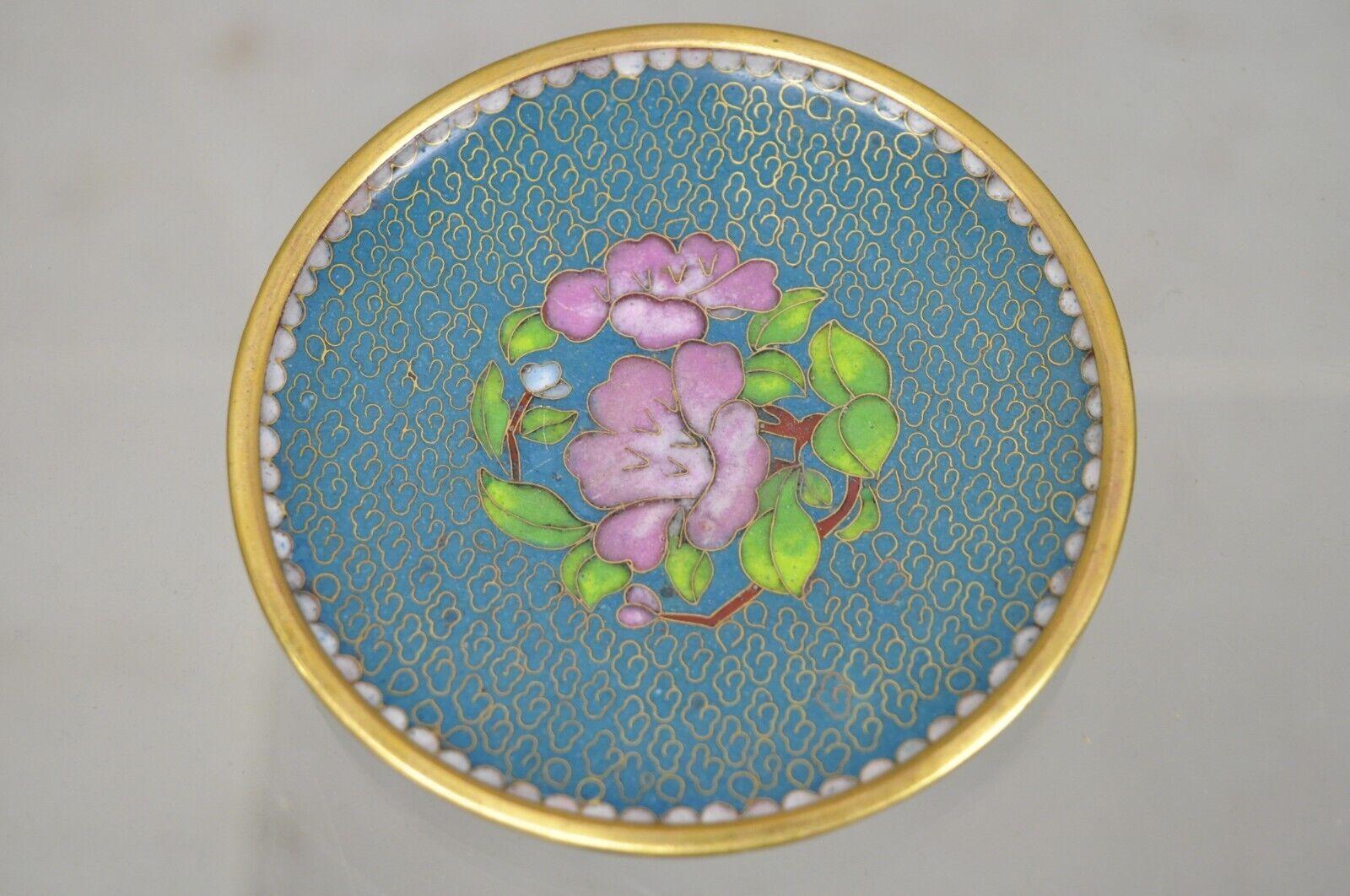 Vintage Brass Enamel Cloisonne Small Trinket Dish Set - Blue. Listing includes both dishes. Circa Late 20th Century.
Measurements: 0.25