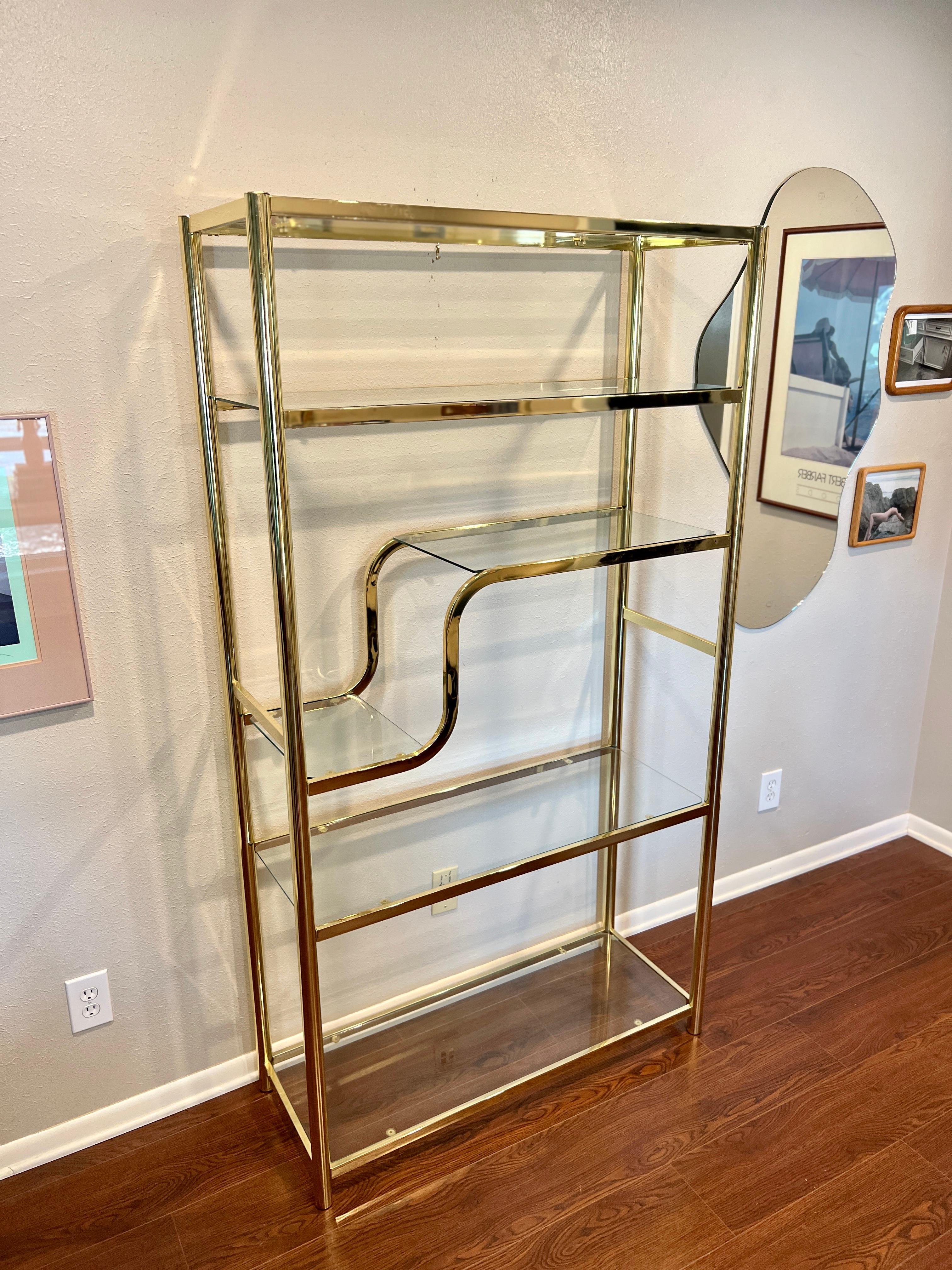 Mid-Century Modern Vintage brass étagère in the style of Milo Baughman, circa 1970s