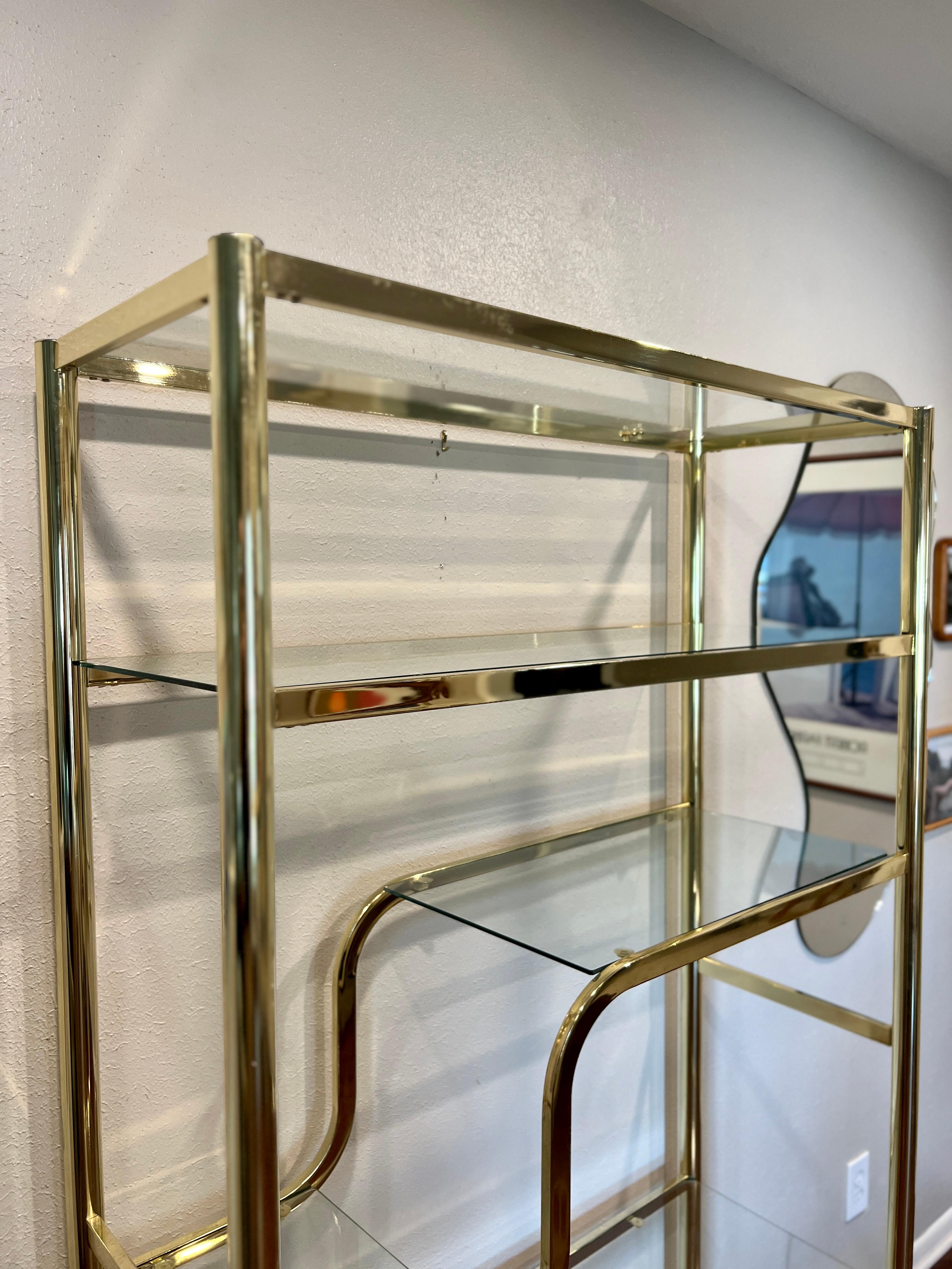 Vintage brass étagère in the style of Milo Baughman, circa 1970s In Good Condition In Houston, TX