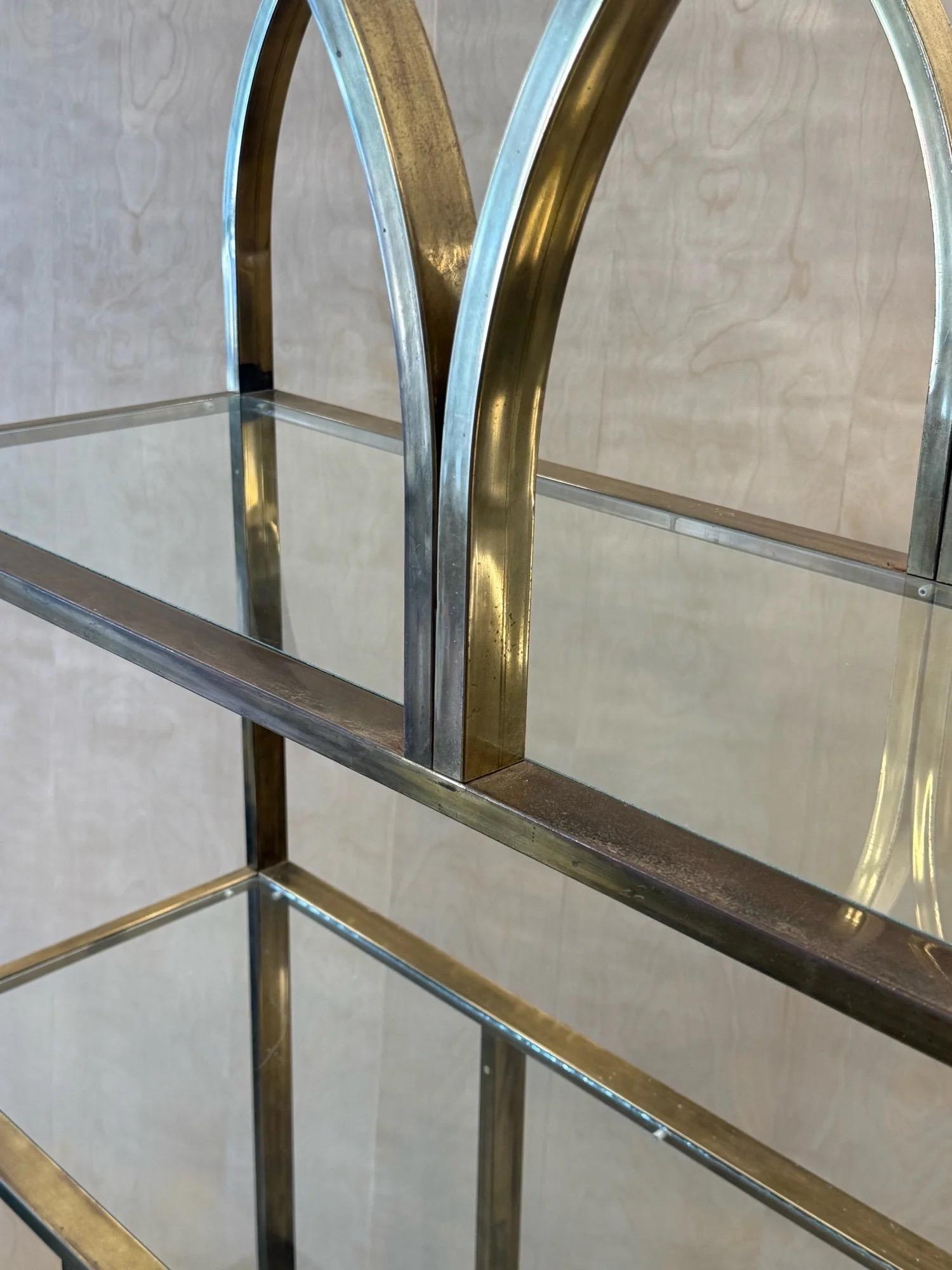 Etagère vintage en laiton dans le style de Milo Baughman en vente 1