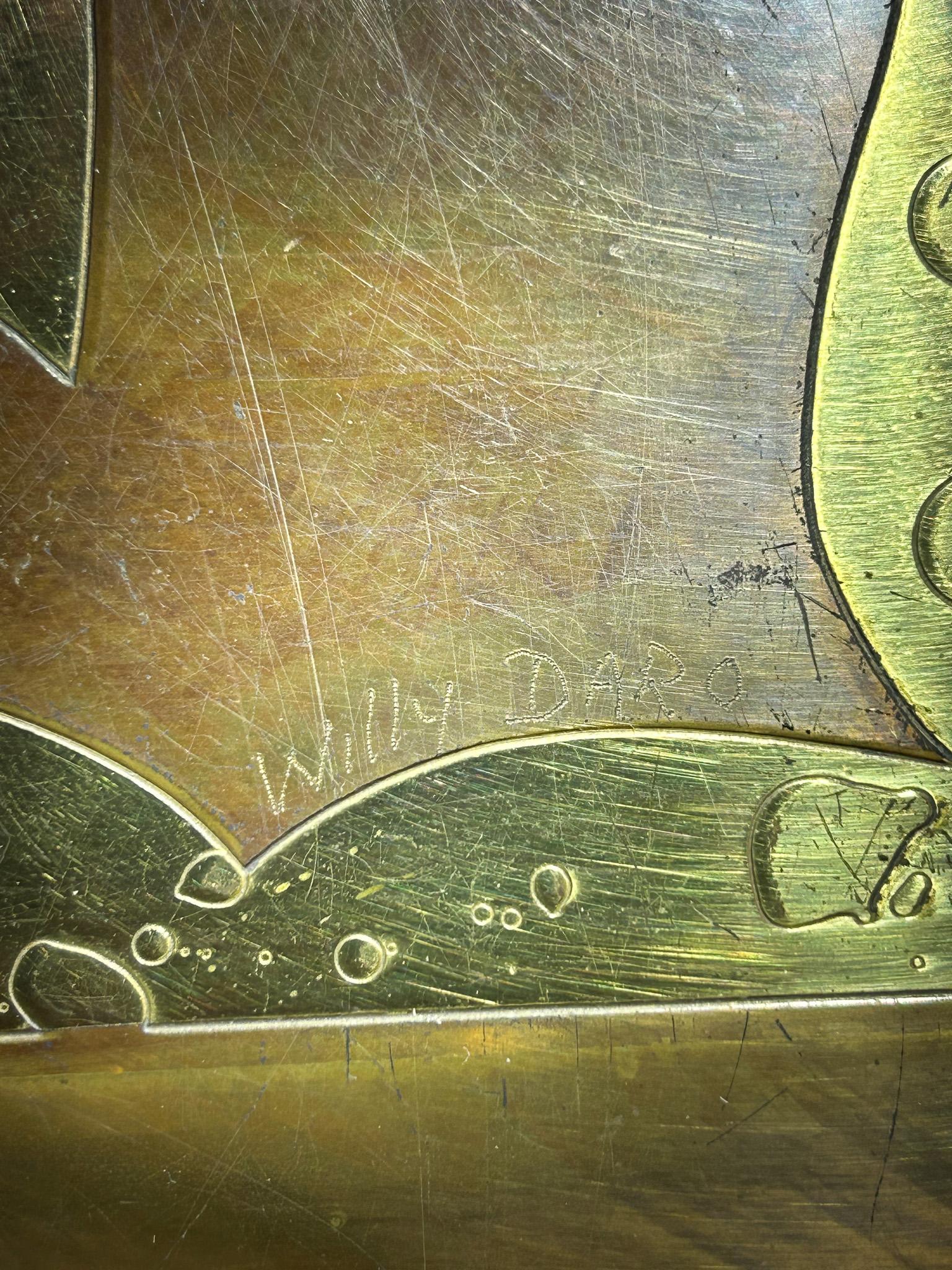 Vintage etched brass coffee table by Willy Daro.

Eye catching coffee table on a 4 legged brass base.

The top is protected with a clear glass top.

Beautful patina on the brass, good overall condition, with age related wear

Signed

1970s -