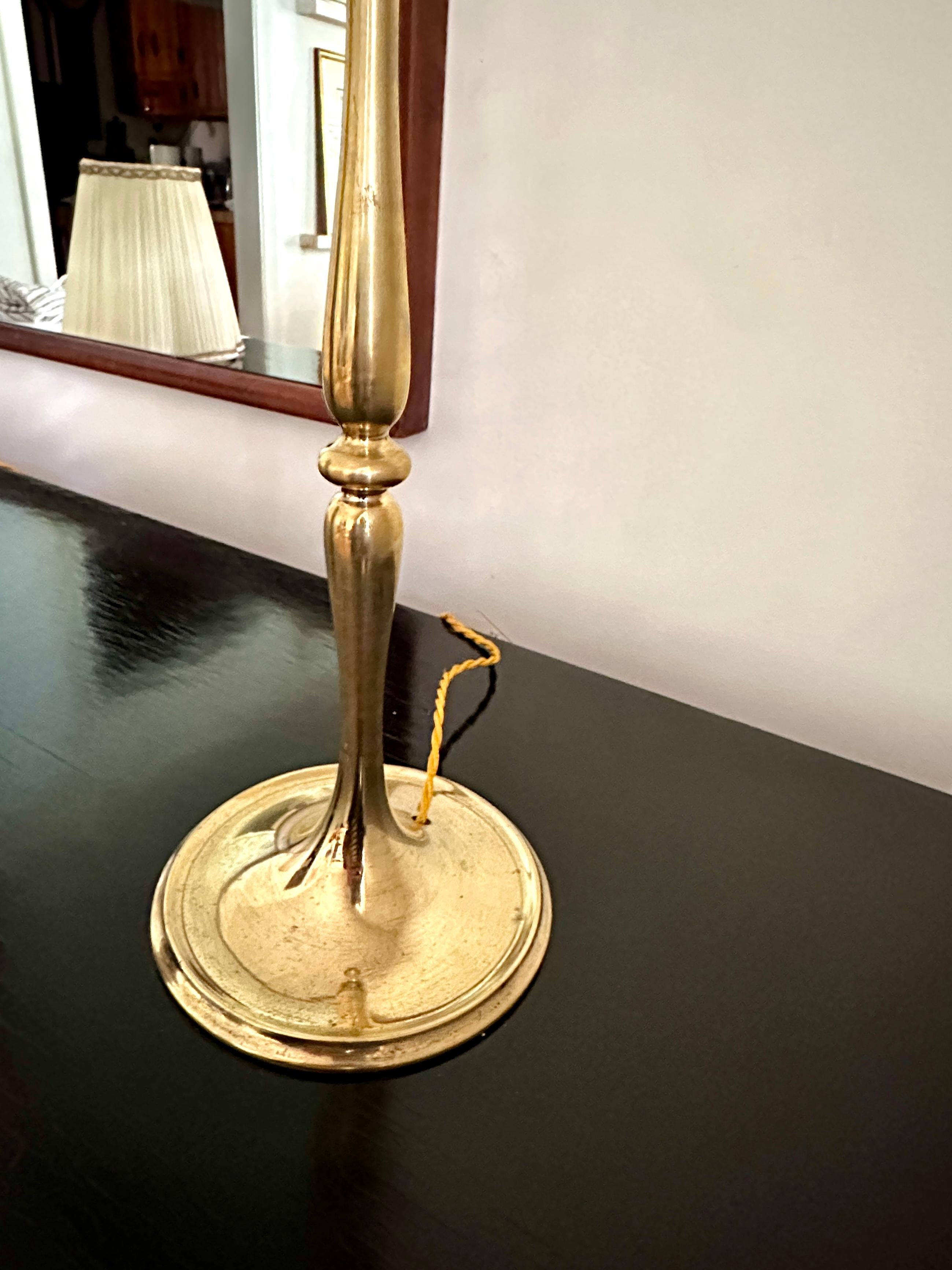 Vintage Brass Europäische Tischlampe mit Original-Schirm im Angebot 4