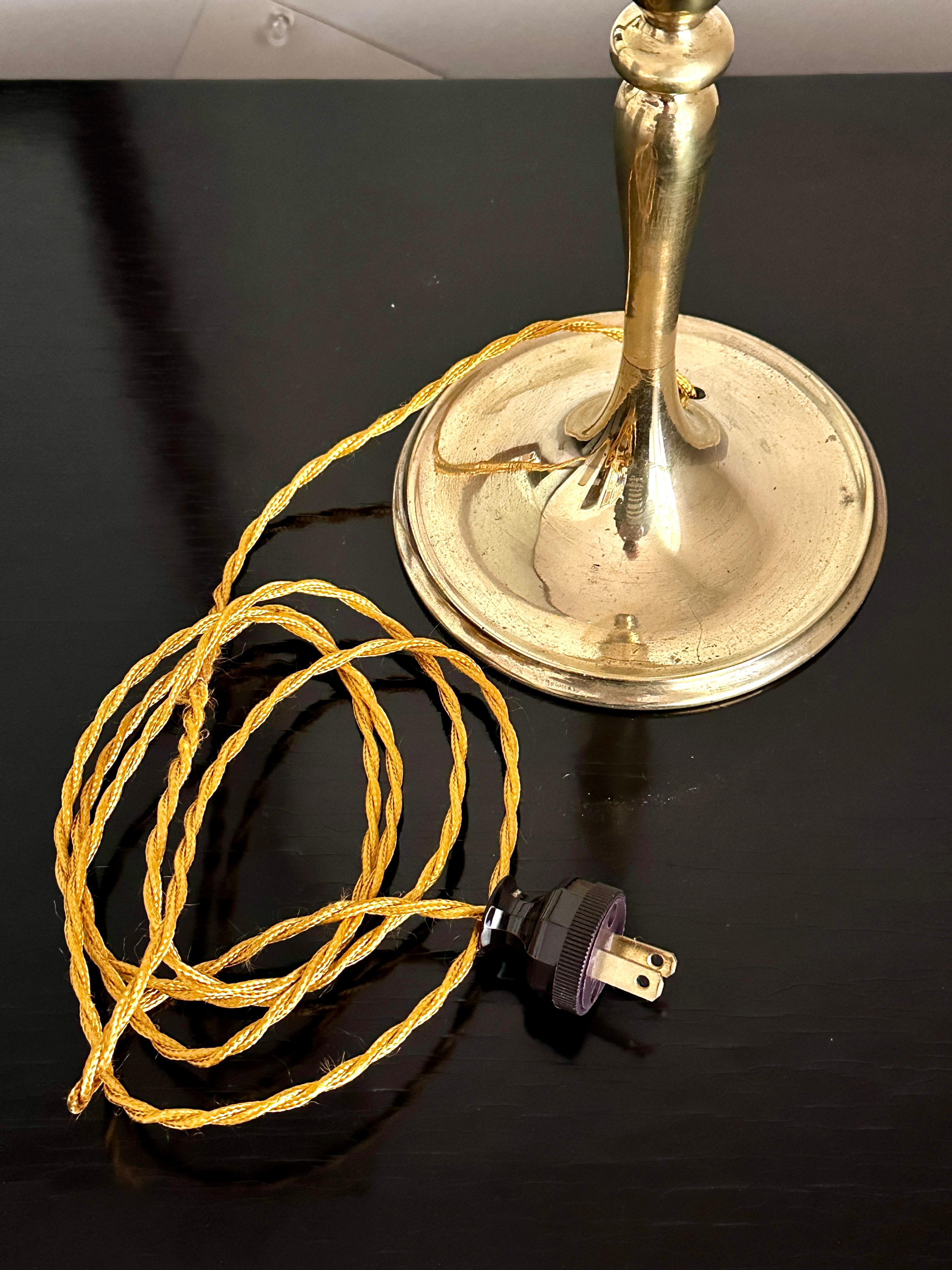 Vintage Brass Europäische Tischlampe mit Original-Schirm im Angebot 5