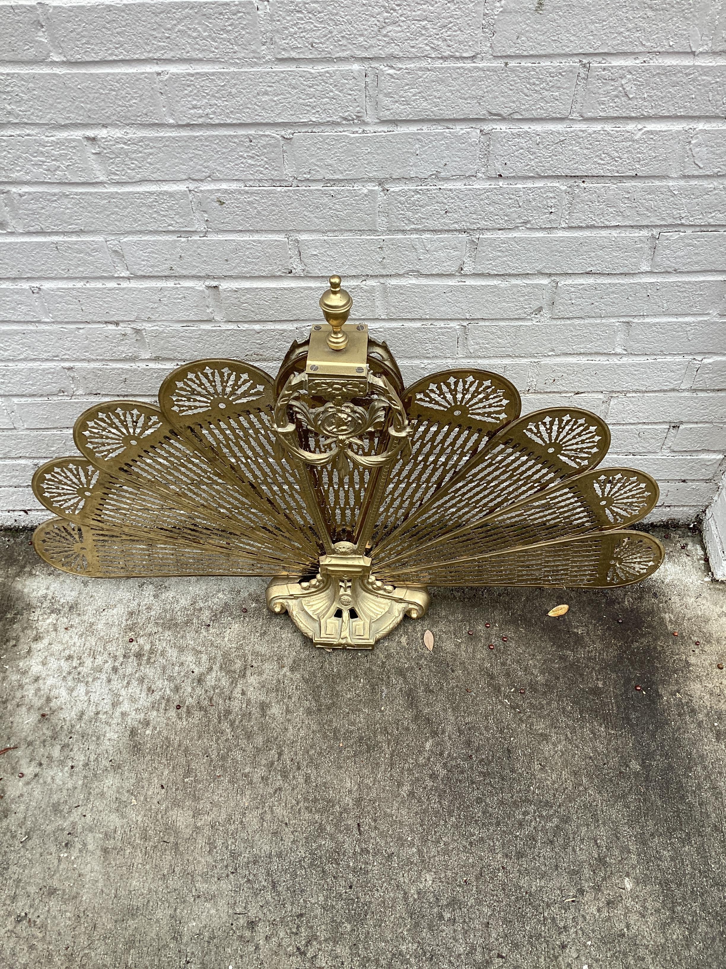 Vintage Brass Fan Peacock Fire Screen In Good Condition For Sale In Chapel Hill, NC