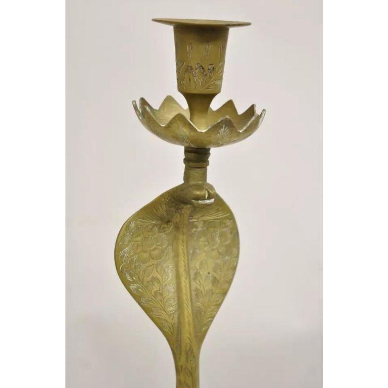 Vintage Messing Figural Hollywood Regency Coiled Cobra Snake Kerzenständer - ein Paar (20. Jahrhundert) im Angebot