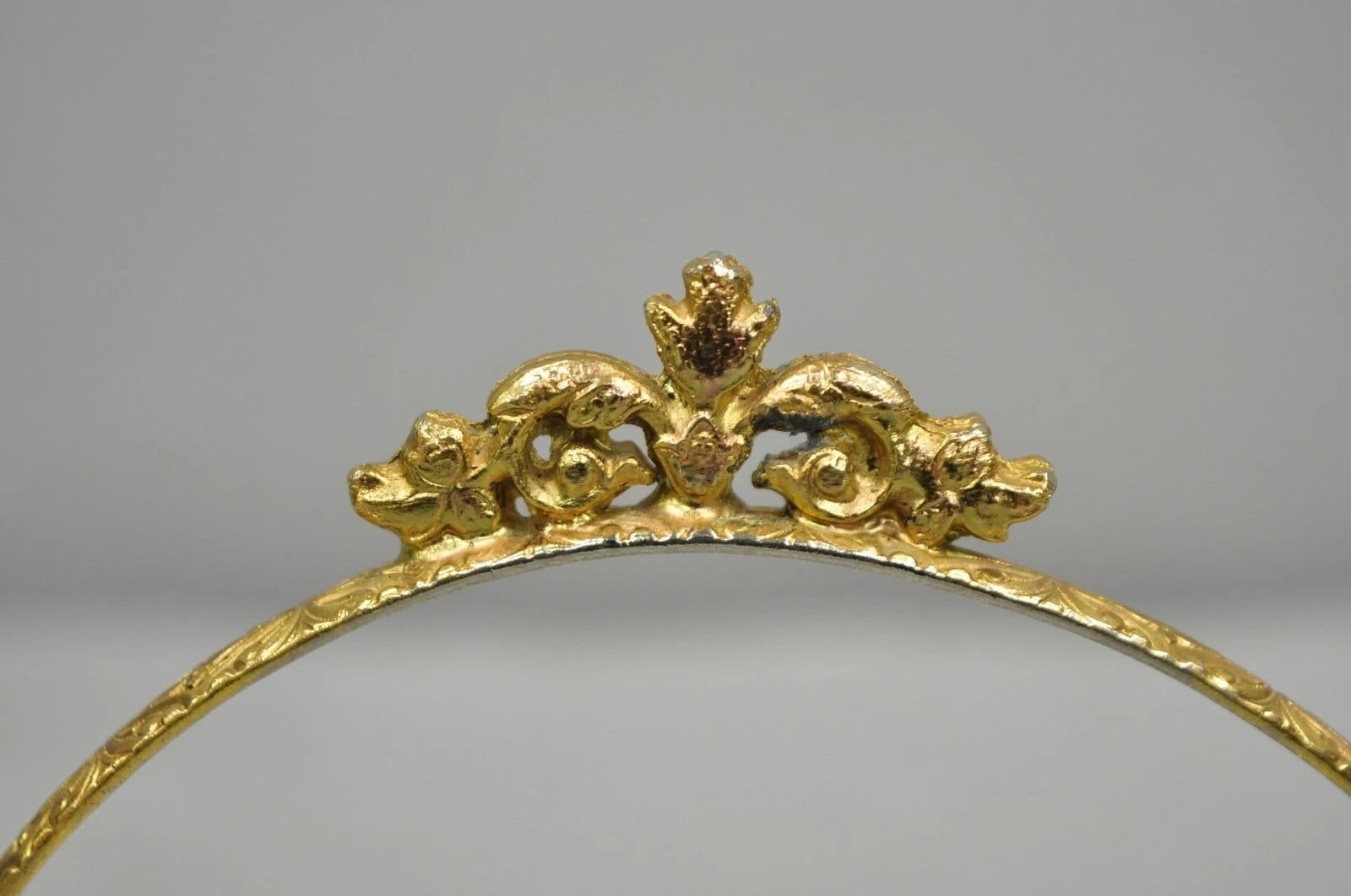 Cesta de novia vintage de latón filigrana con querubines y 4 platos de cristal con volantes Vidrio en venta