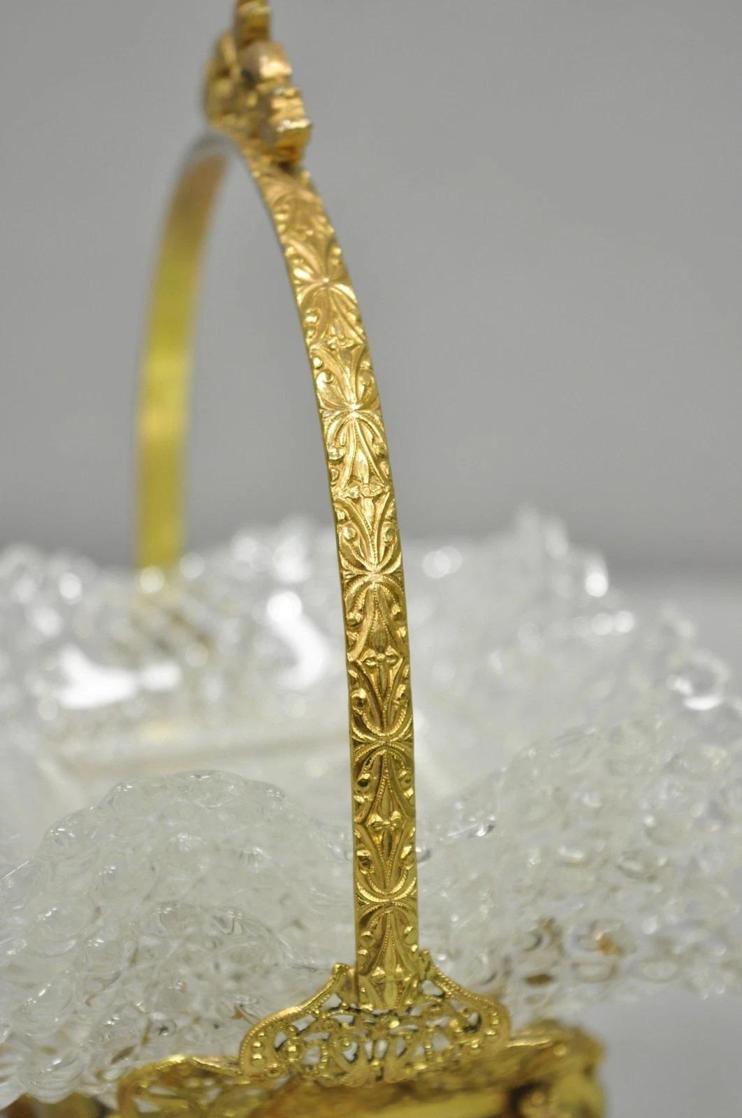 Cesta de novia vintage de latón filigrana con querubines y 4 platos de cristal con volantes en venta 1