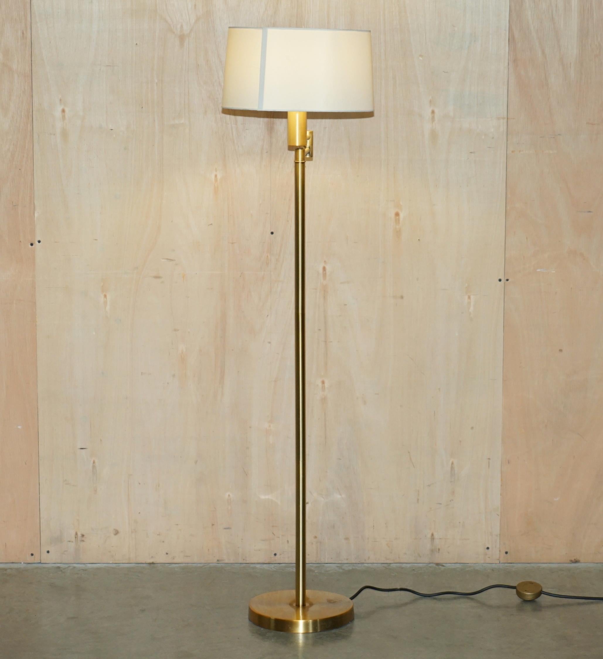 We are delighted to offer for sale this lovely Vintage brass affect Ralph Lauren Articulated Floor Standing lamp 

A very good looking well made and decorative floor lamp, the top arm is articulated so you can change the position