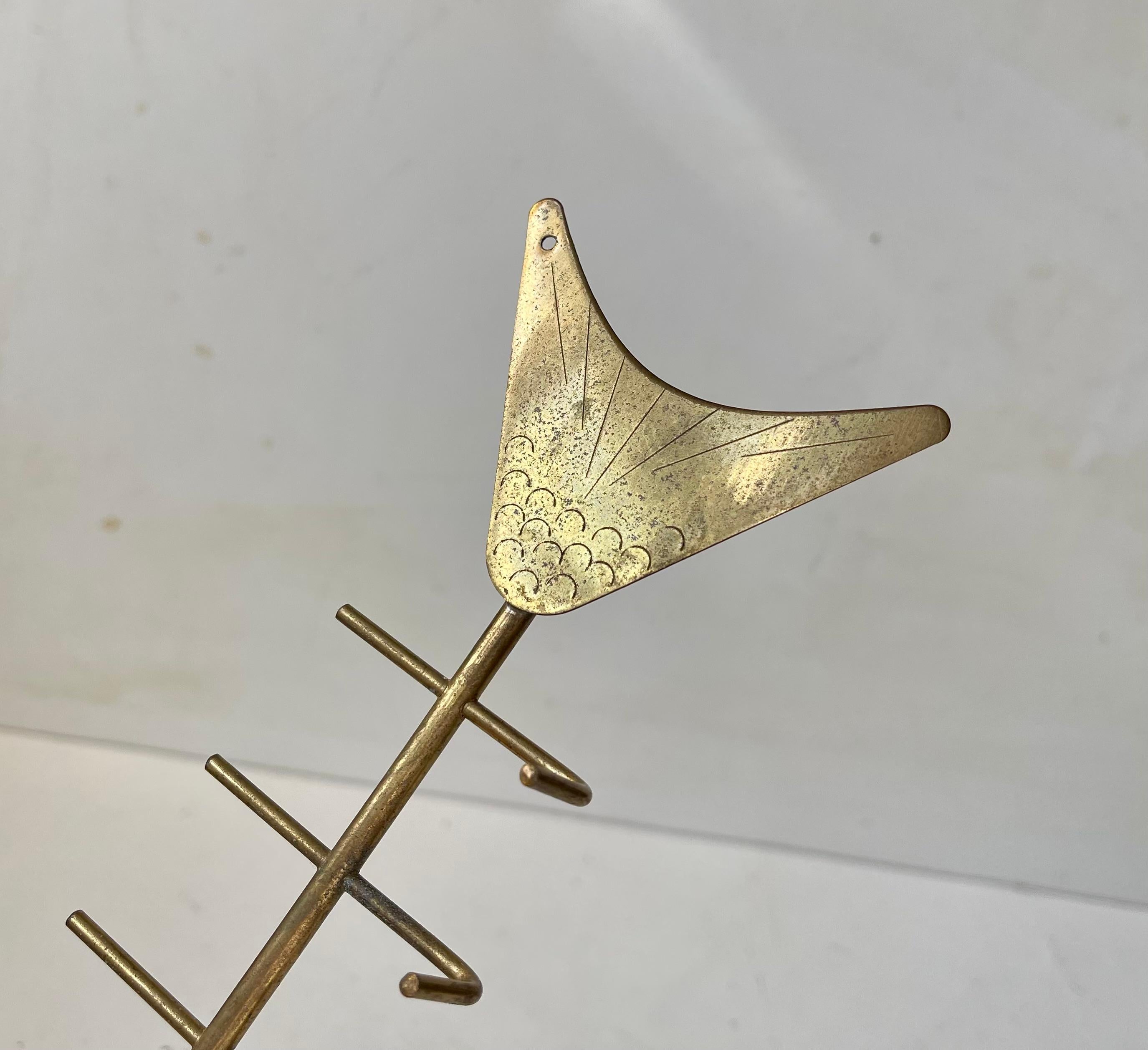 Mid-Century Modern Porte-clés squelette de poisson en laiton dans le style de Walter Bosse, années 1960 en vente