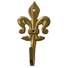 Französischer Fleur de Lis-Wandhocker aus Messing, Fleur de Lys