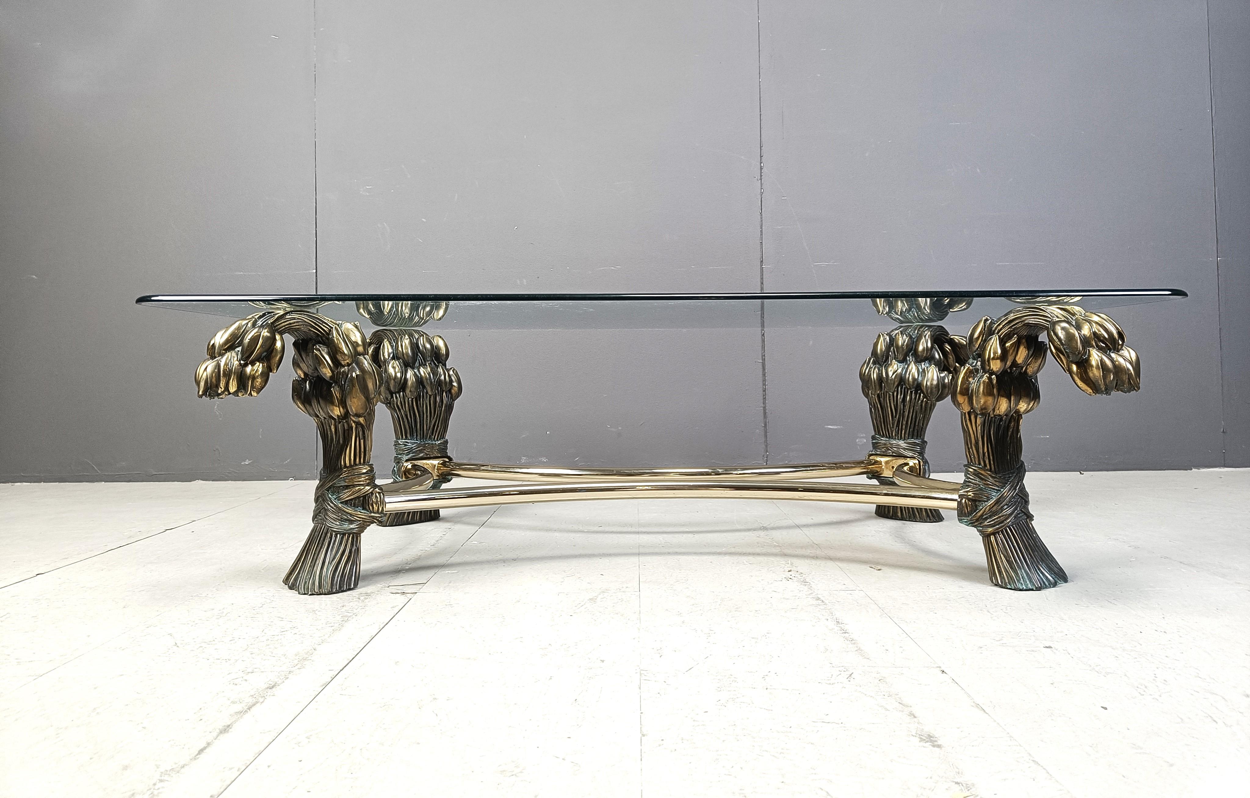Vintage brass flower coffee table, 1970s In Good Condition For Sale In Leuven, Vlaams Gewest