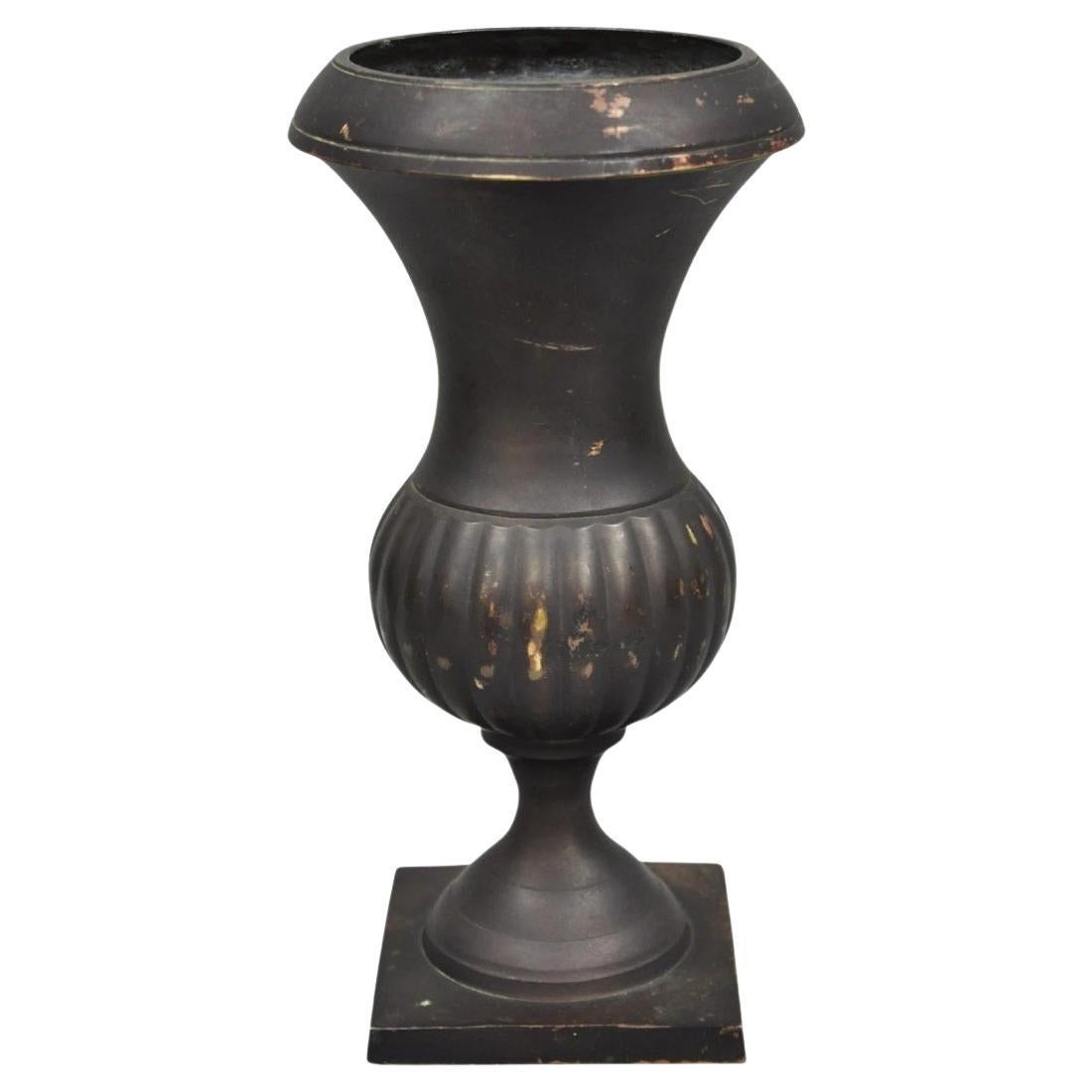 Vintage Messing Französisch klassischen Stil kleine Tabelle Top Urne Form Blumenvase
