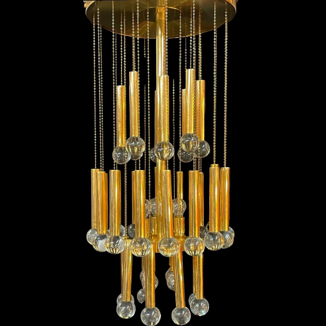 Vintage Gaetano Sciolari Pendant Light

Introducing a captivating Italian mid-century brass chandelier from the 1970s. This exquisite piece features a stunning arrangement of 32 crystal glass balls elegantly suspended from brass tubes.
Designed by