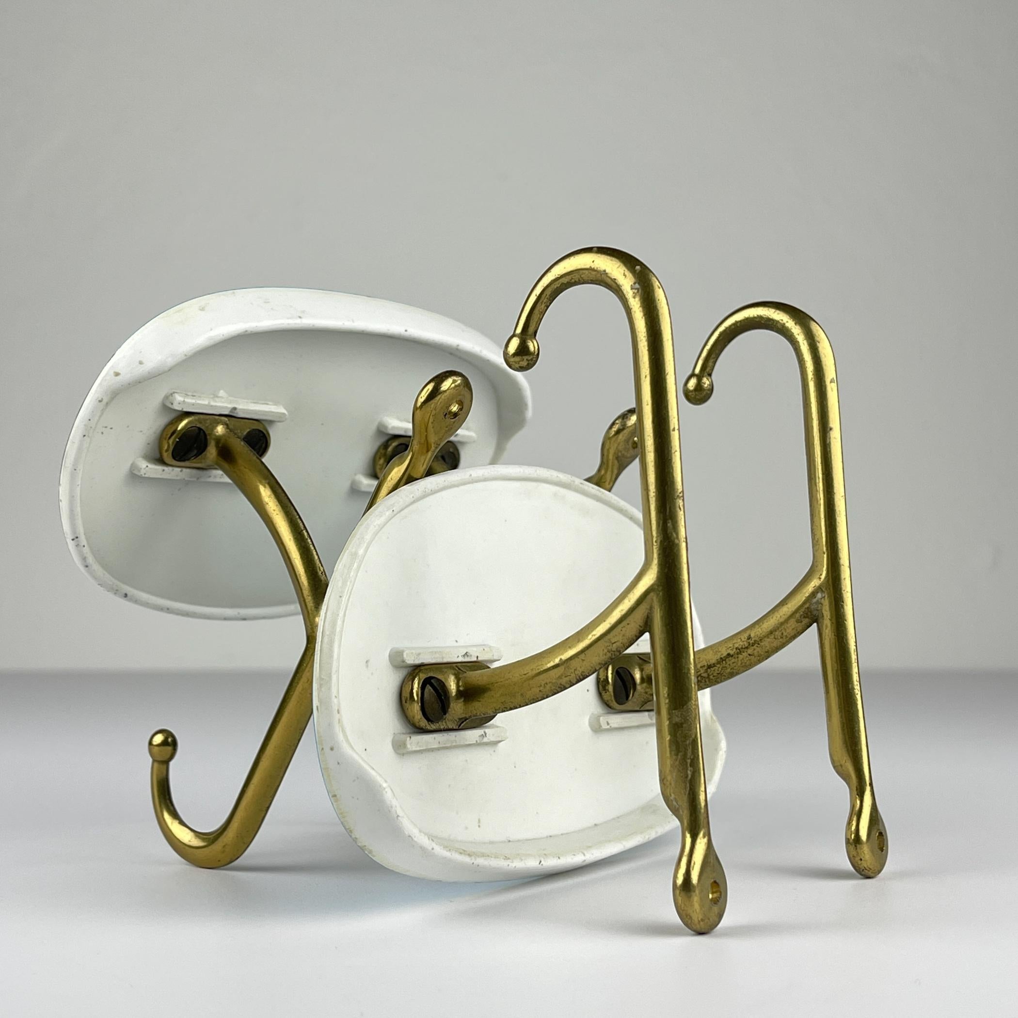 Vintage brass hangers with photo, Italy, 1950s, Set of 2 For Sale 3