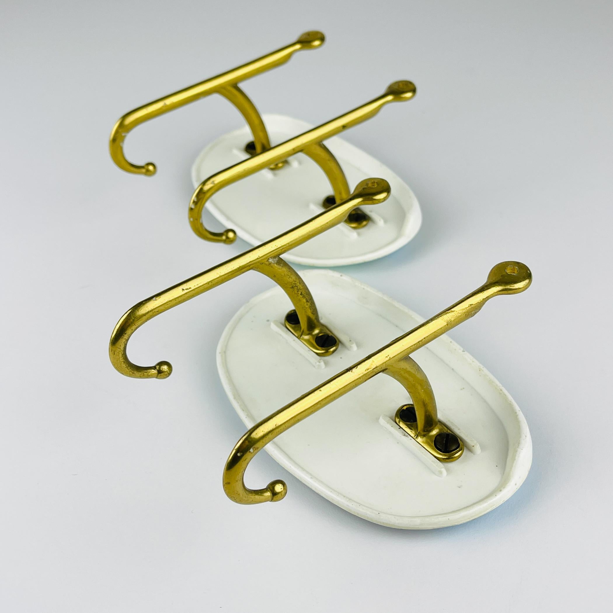 Vintage brass hangers with photo, Italy, 1950s, Set of 2 For Sale 1