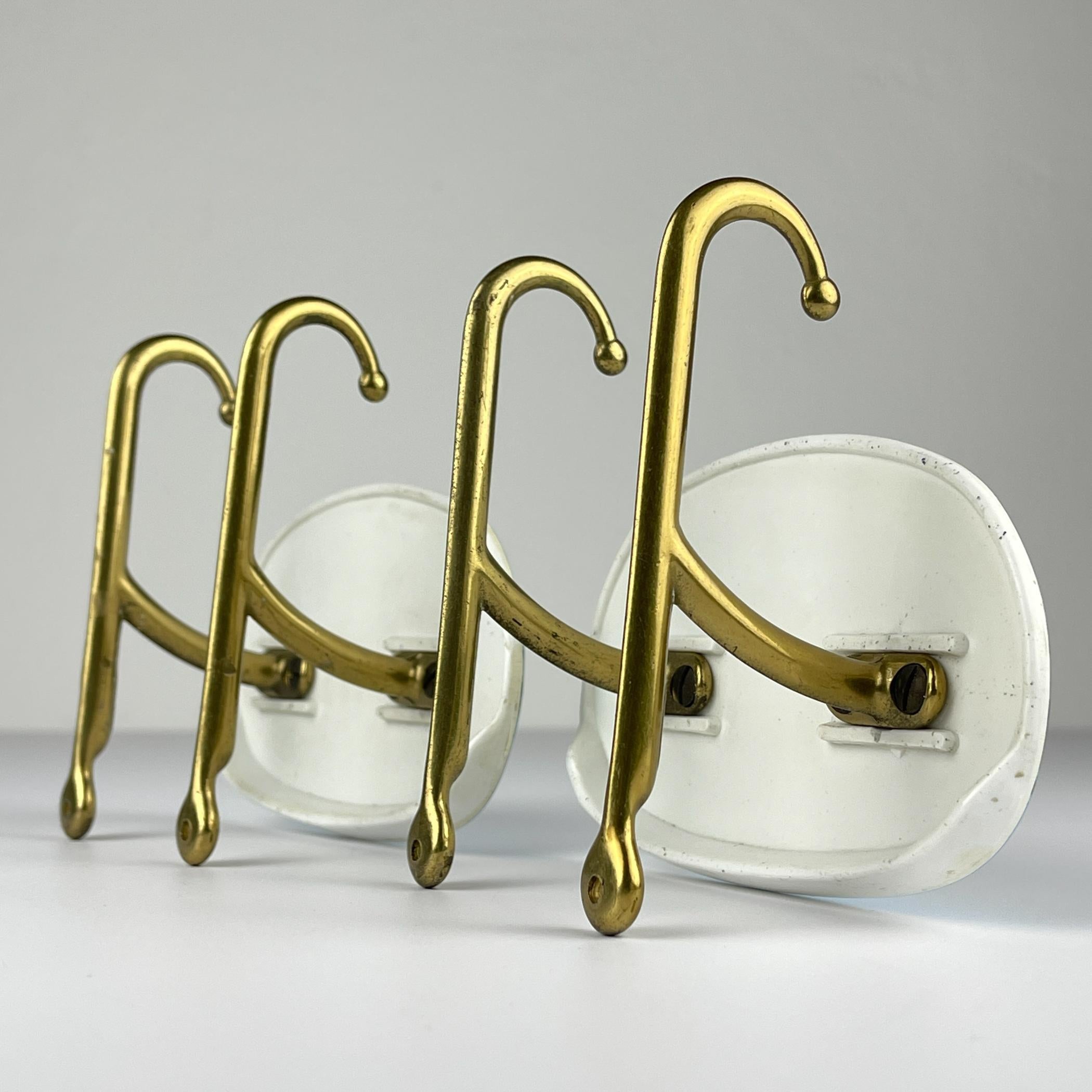 Vintage brass hangers with photo, Italy, 1950s, Set of 2 For Sale 2